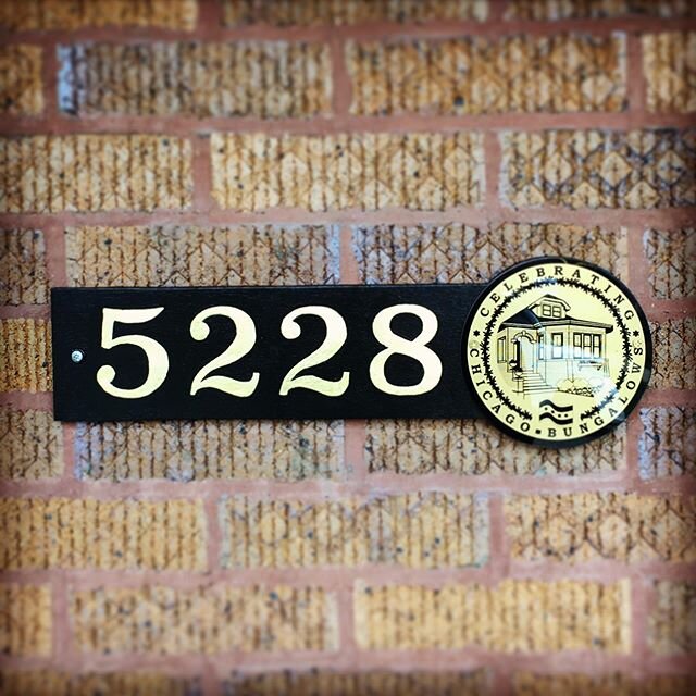 Gold leaf numbers on wood address plaque on a Chicago Bungalow.
Thanks Dave and Kate!
Round plaque is screen printed acrylic. #woodsigns #addressplaques #addressnumbers #addresssign #chicago #chicagobungalow #goldleaf #surfacegild #handpainted #chica