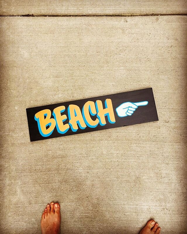 Beach is that way! #handpainted #beach #directional #manicule #woodsigns #chicago #chicagosignsystems #beachsigns #