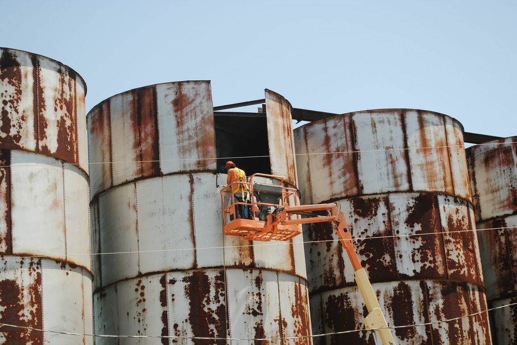 Cutting into the silo before removal