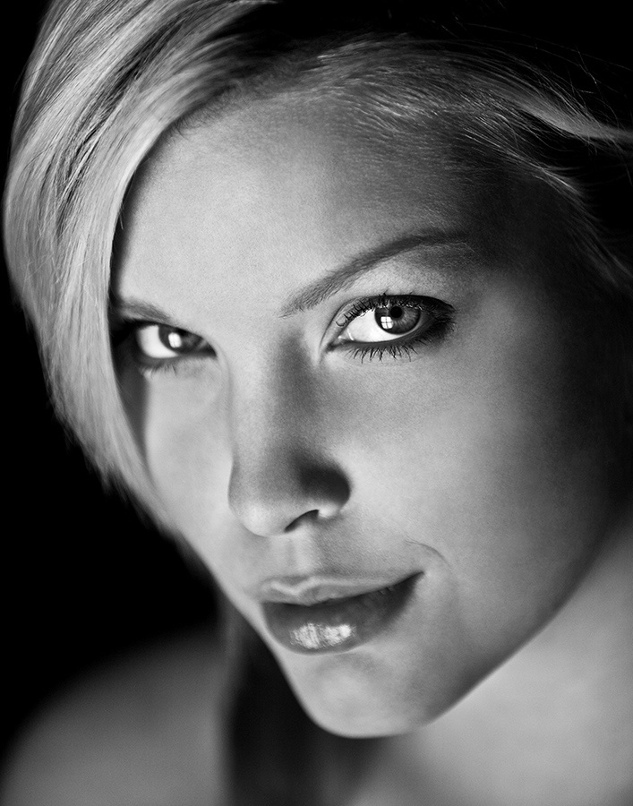 This model, Leah, has gorgeous eyes and I wanted to really draw attention to them in this shot, by using selective focus and holding the sharpness too one eye only, there is no question where the viewer will look. ISO 100, 1/100 sec at f2.8, 70-200mm lens.