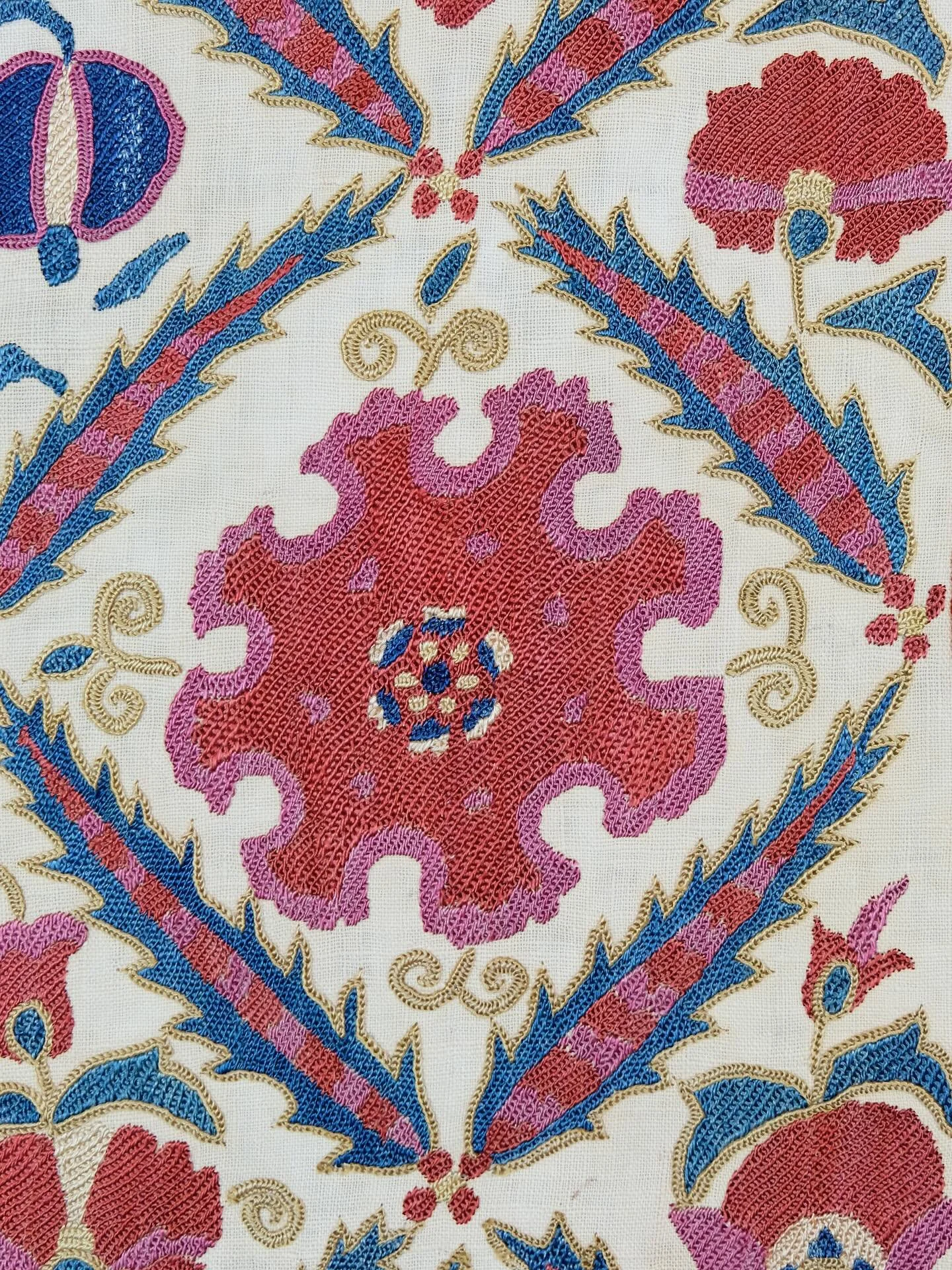 Red, purple, blue and gold - the most delicious colour combo on this antique suzani. Two fragments coming soon stretched and framed ♥๏ธ #antiquesuzani #antiquetectilws #vintagetextules #suzani #suzanilove #embroideredtextiles