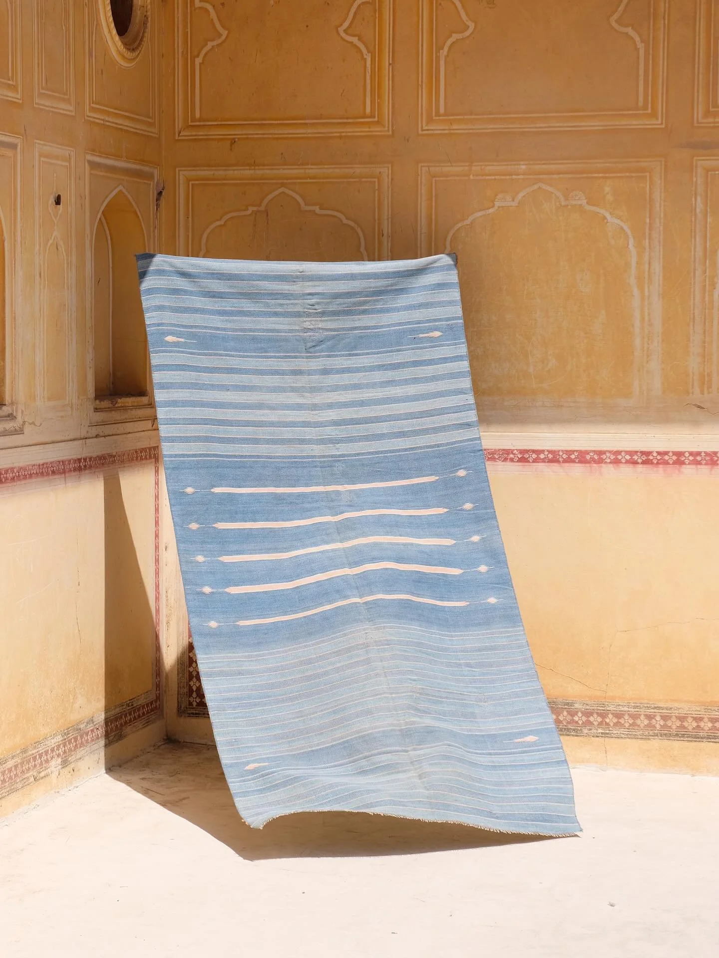 Found a magic carpet โจ #vintagedhurries #dhurrie #dhurries #magiccarpet #jaipur #photoshoot #perfectlyfaded #vintagetextiles