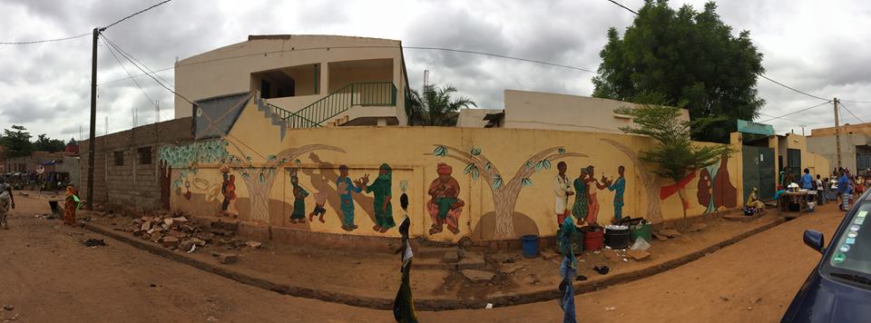 There has been a bit of construction at the Hope clinic (our HIV clinic-within-a-clinic) in Sikoro - expansion of the lab to accomodate a CD4 T cell counter . . and... editing of the mural by Eduardo Pineda 
