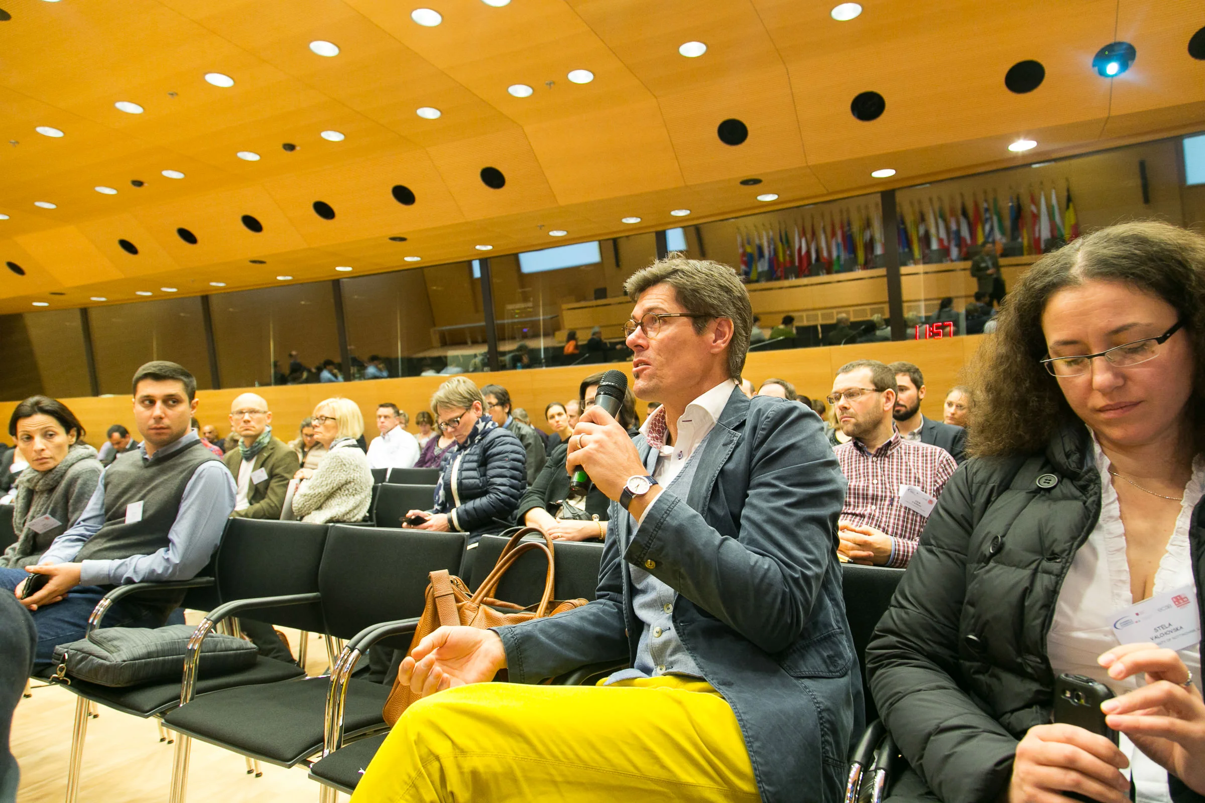 Daniel Hjorth asks a question on the keynote session with Martin Ruef.