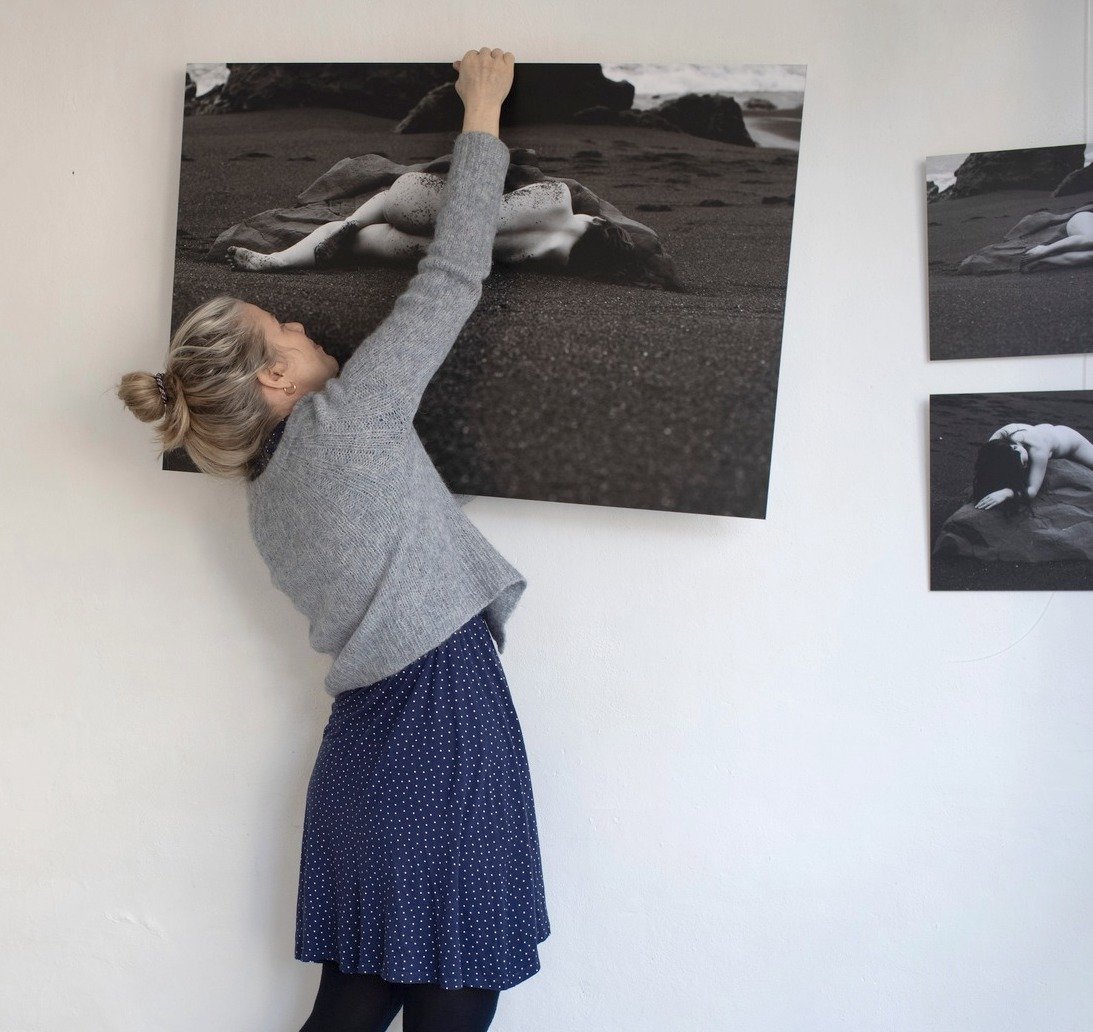 lone hænger billeder.jpeg