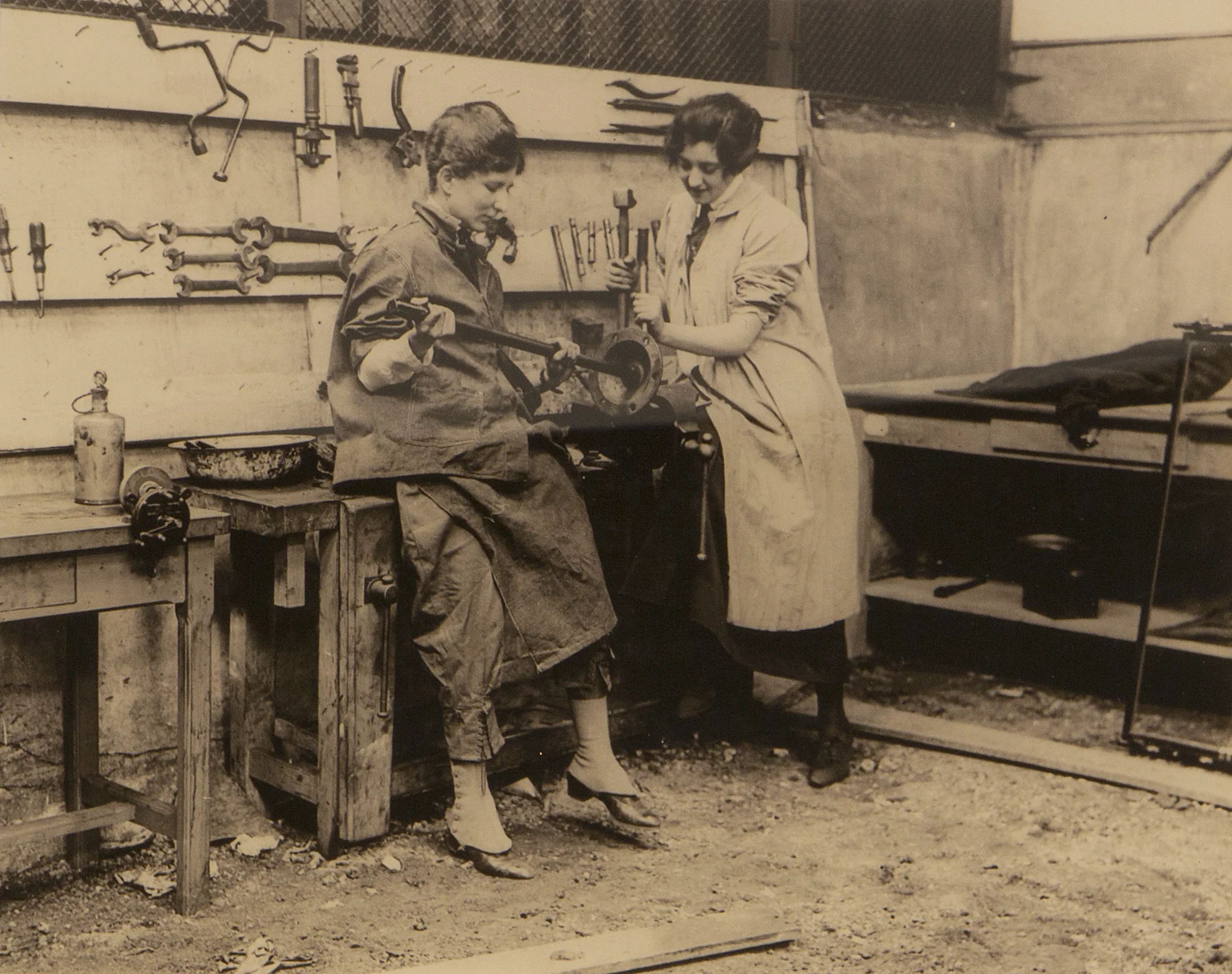 Miss Hughes and Miss Wilde, drivers Anizy-le-Château, ca. 1919. Sulfur-toned silver print Franco-American Museum, Château de Blérancourt