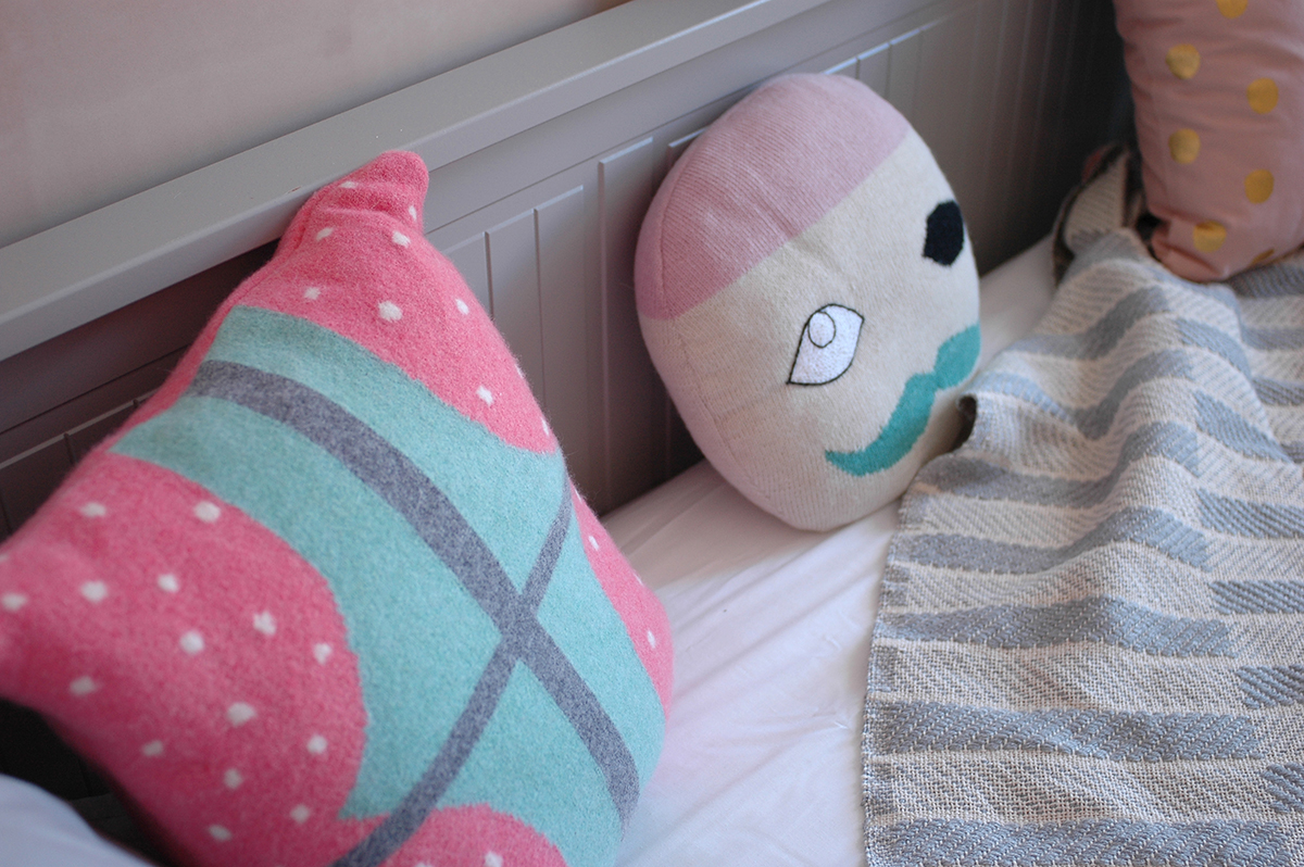 Window cushion : Donna WIlson