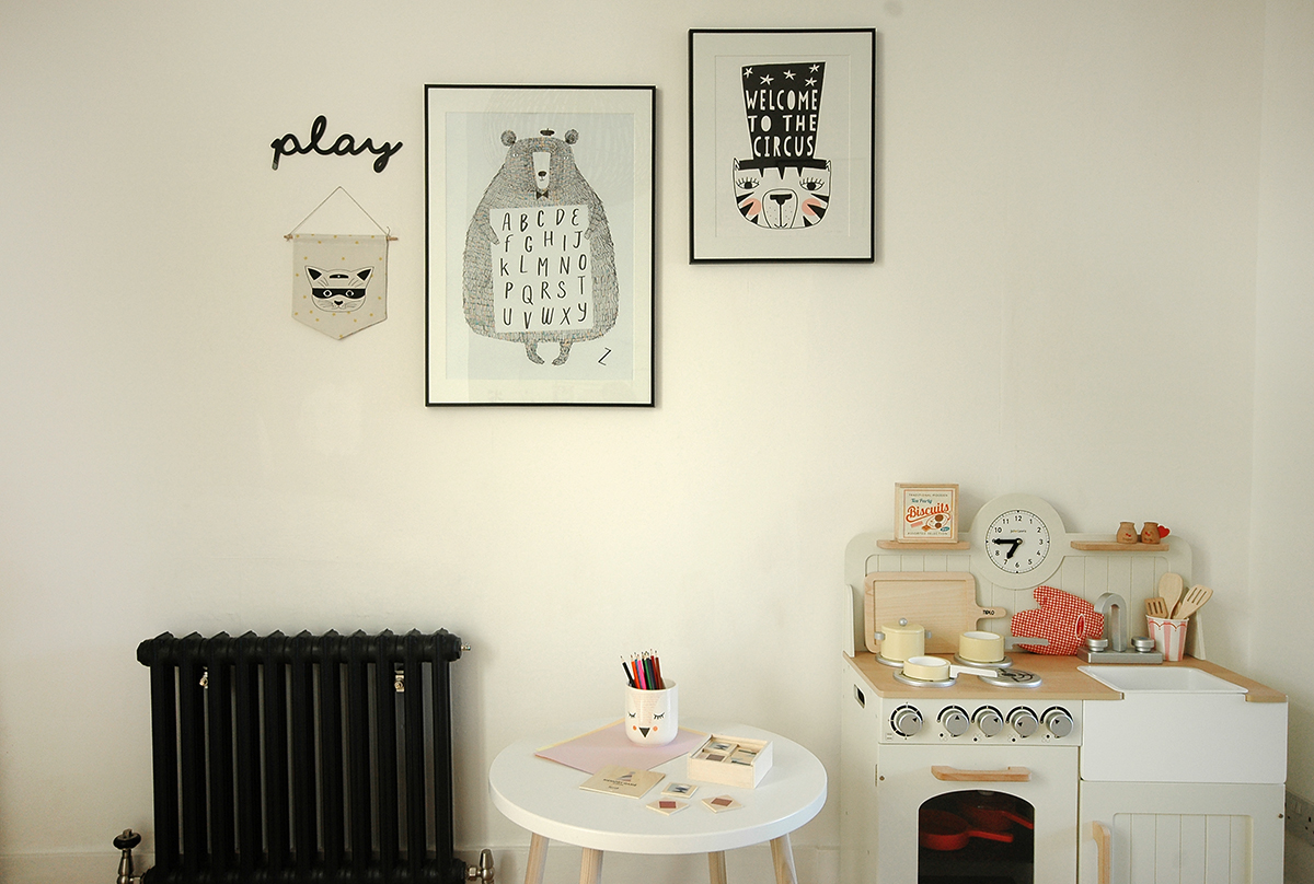 Acrylic play sign - LaLa Loves Decor / Cat fabric banner - Olive Loves Alfie / Bear Alphabet print - Corby Tindersticks / Welcome to the Circus print by Seventy Tree - Deco Baby / Cast iron radiator - Castrads