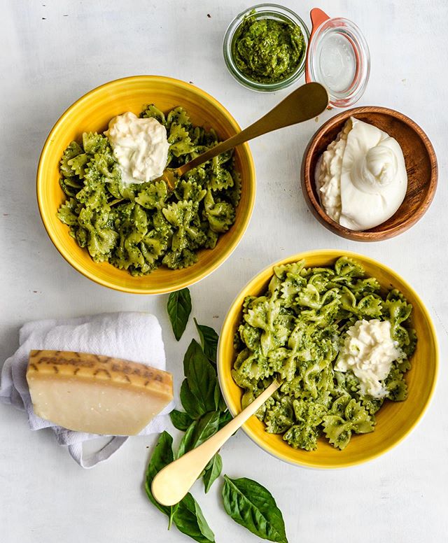 Is it too late now to tell you que la receta de mi pesto favorito ya est&aacute; publicada en el blog? Link en la Bio.