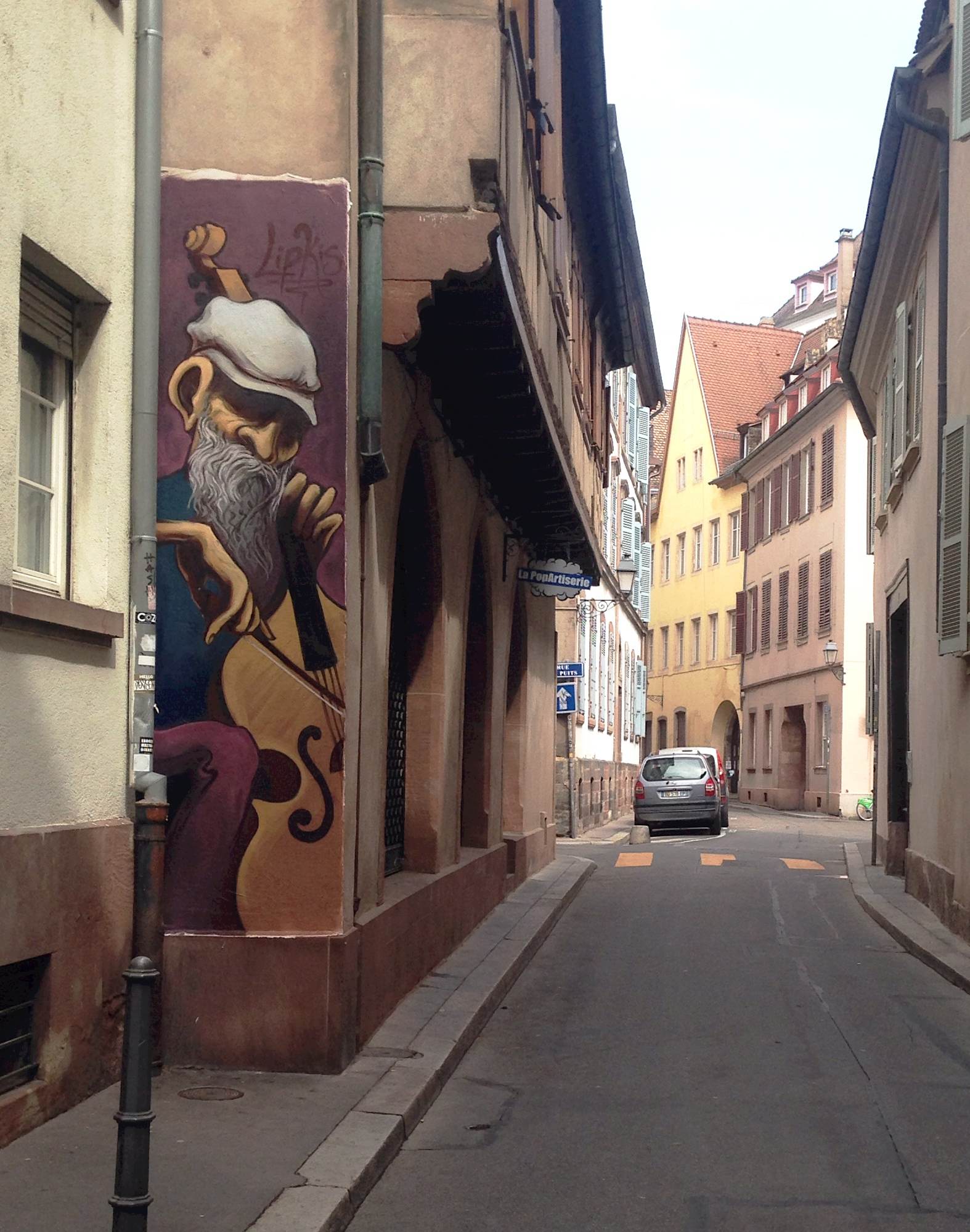 Alleyway Busker