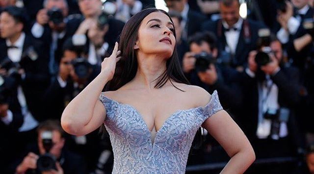 Cannes icon. #aishwaryarai #cannes2017 #cannesfilmfestival #loreal #india #actress #international #beauty #eyes #makeup #couture #gown #cindwrella #iconic