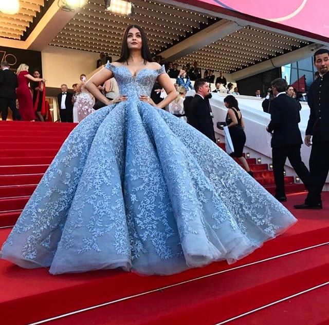 Cannes icon. #aishwaryarai #cannes2017 #cannesfilmfestival #loreal #india #actress #international #beauty #eyes #makeup #couture #gown #cindwrella #iconic