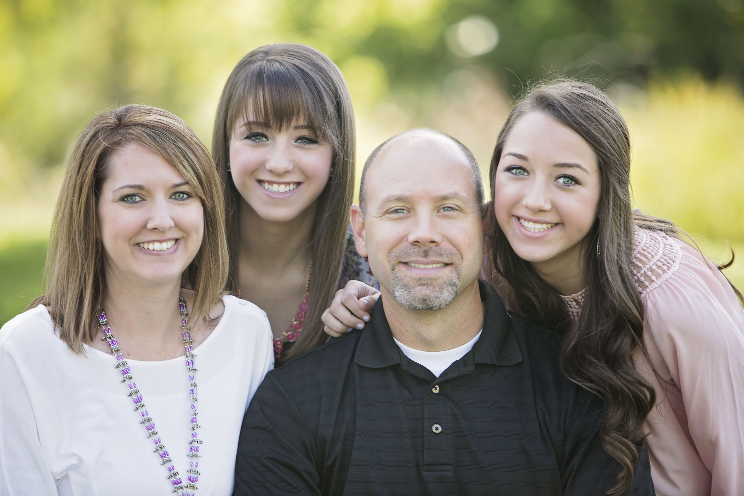 family of 5 stand … | Photography poses family, Family portrait poses, Family  posing
