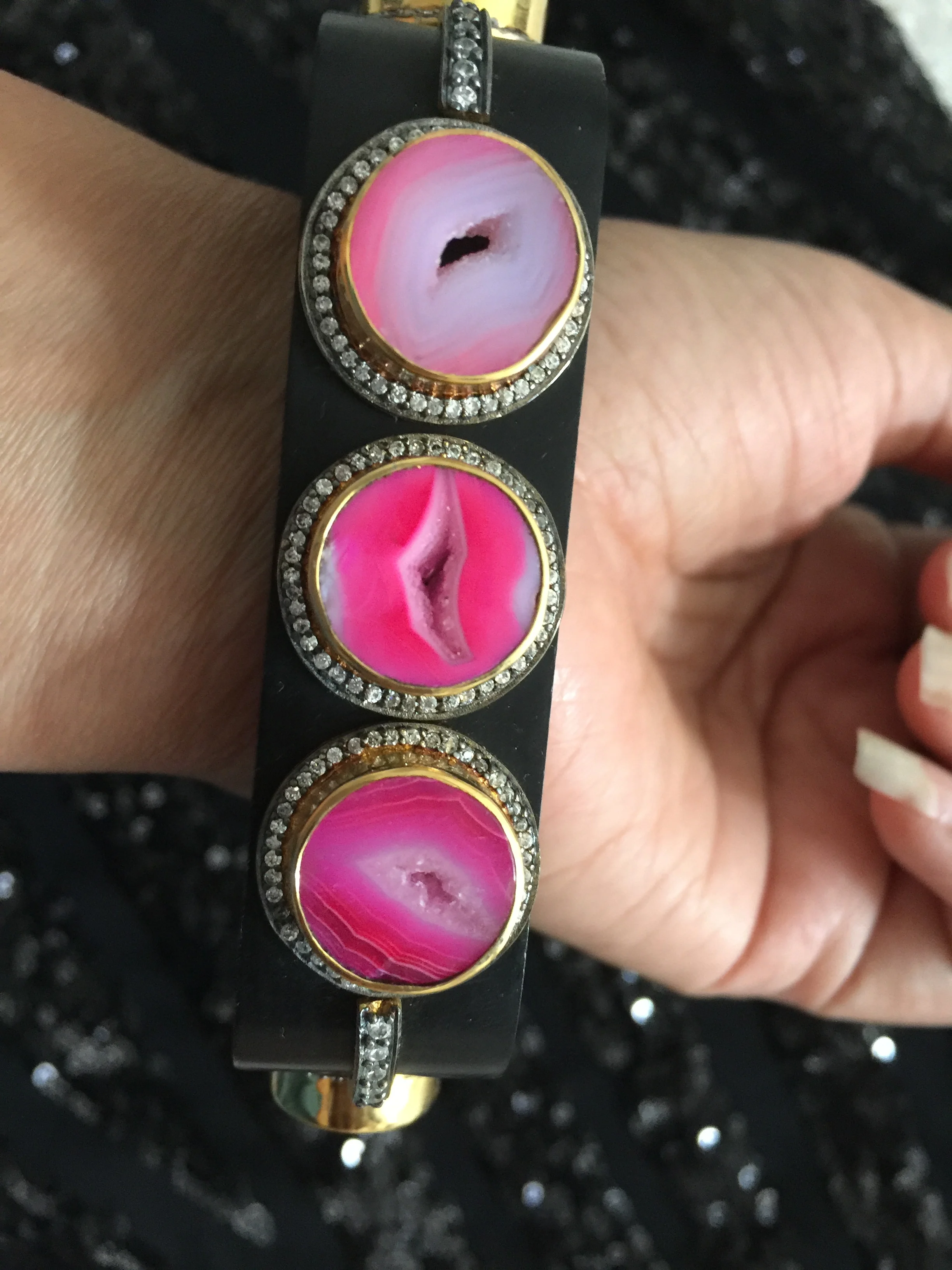 CCABA22E-89DA-425F-874B-020016056A7F