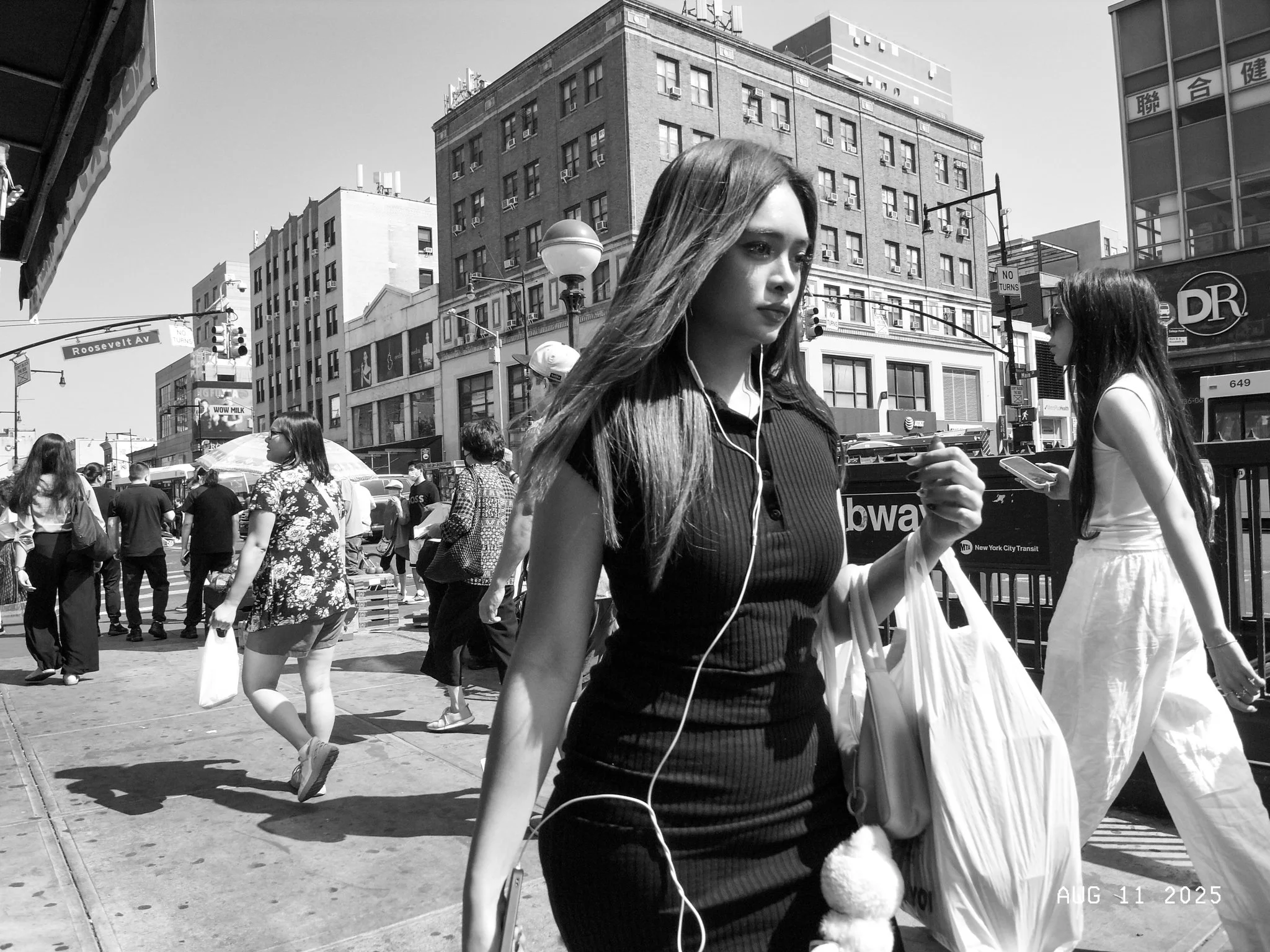 Black and White Street Photography in Chinatown Chicago-16947.jpg