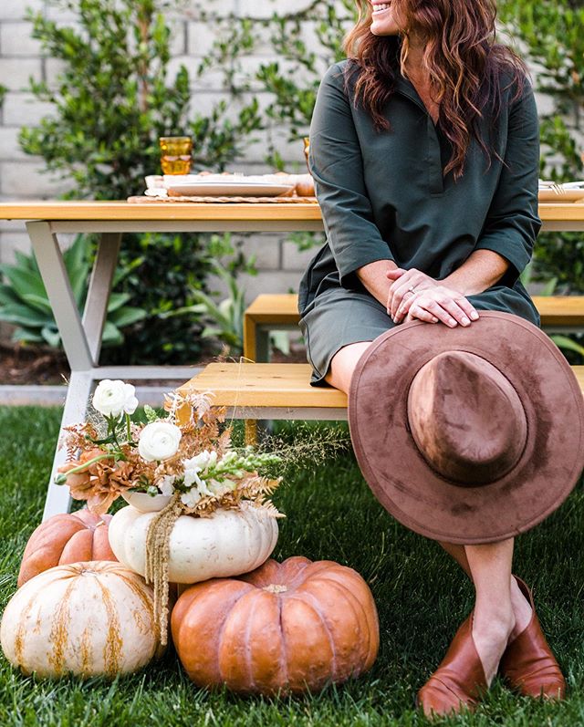 Who&rsquo;s ready for Thanksgiving!? Absolutely loved collaborating on this beautiful friendsgiving by the ever so talented @beijosevents 
Make sure to swipe thru or click over to their blog today to see how easy it could be to pull off with a little