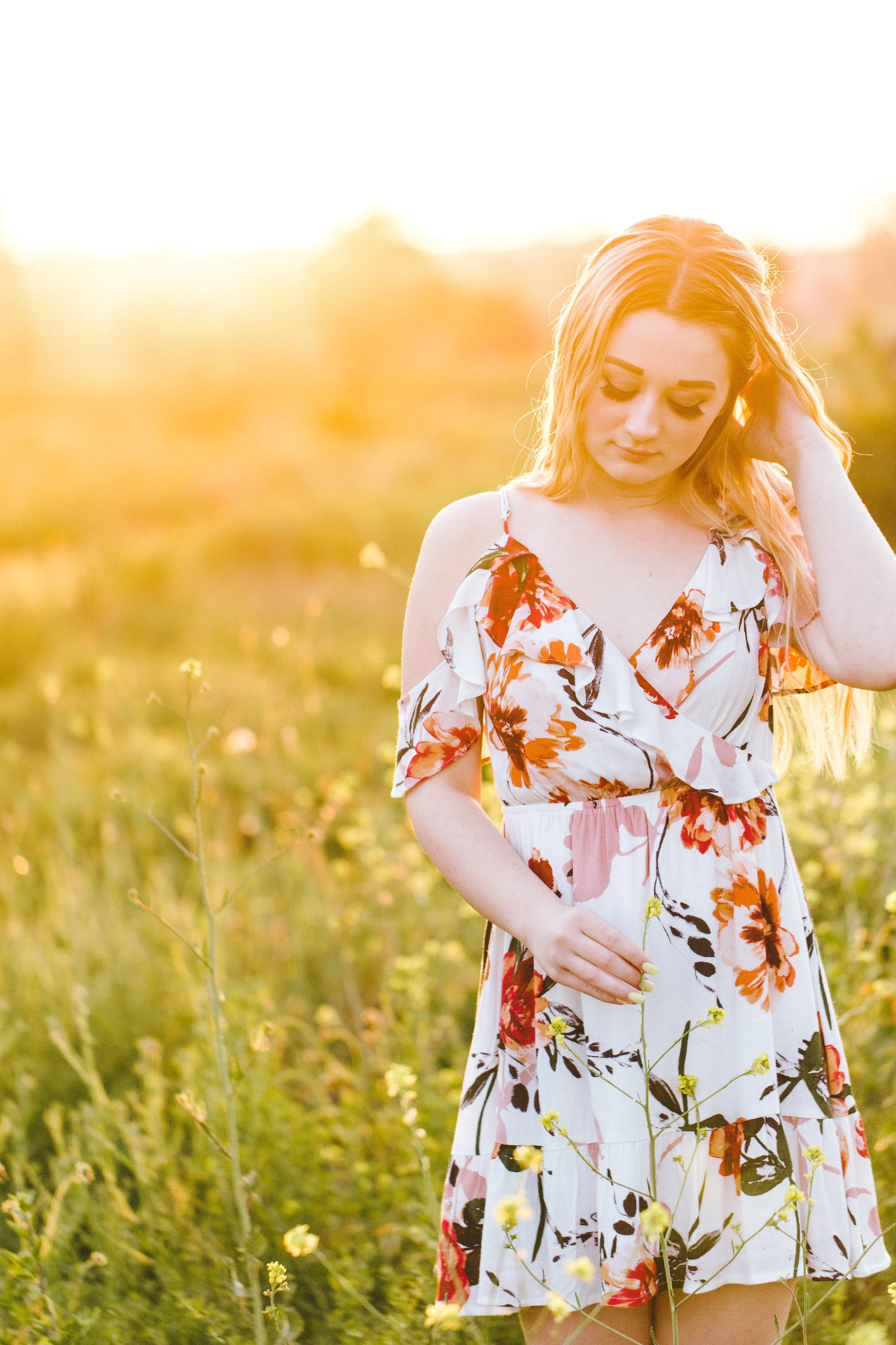 Skylie Senior Sneak Peak-24.jpg