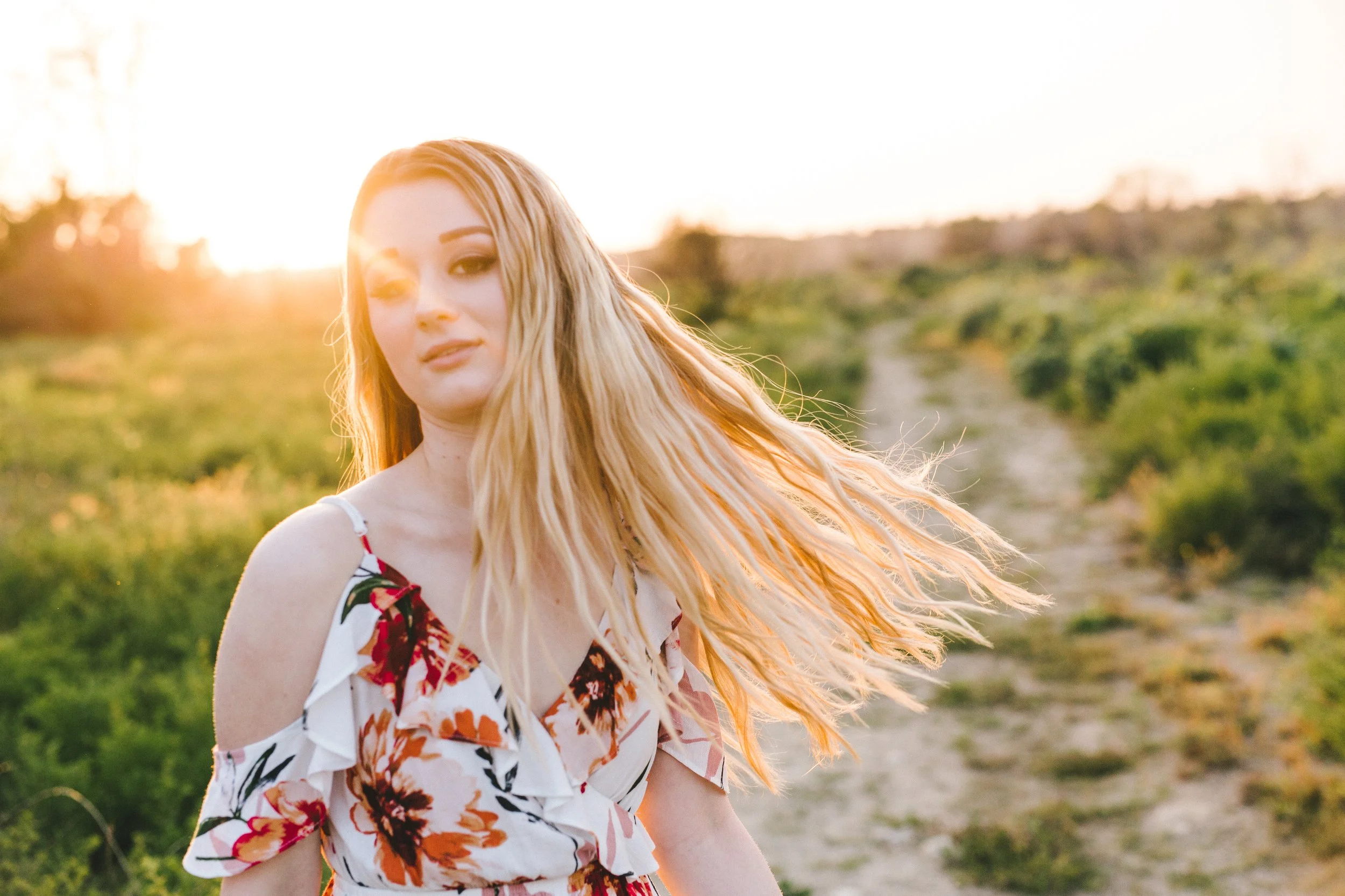 Skylie Senior Sneak Peak-22.jpg