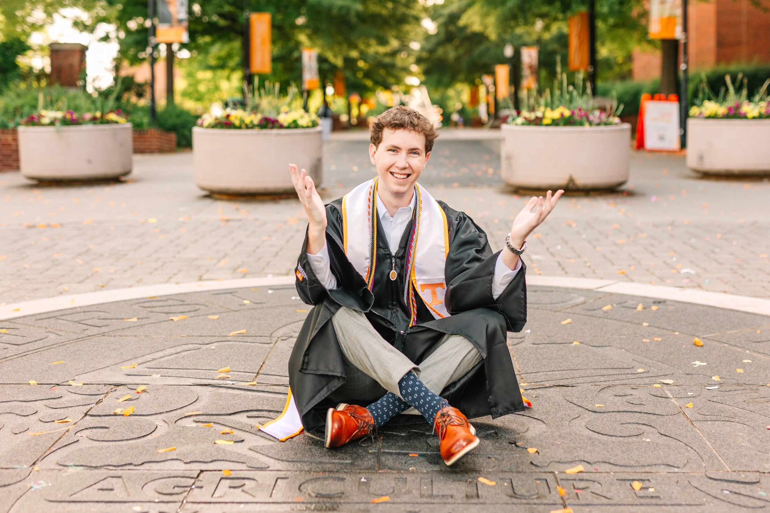 Cyd Weeks Photography - UT Campus - Rhett Grad Pics Sneak Peak-6.jpeg