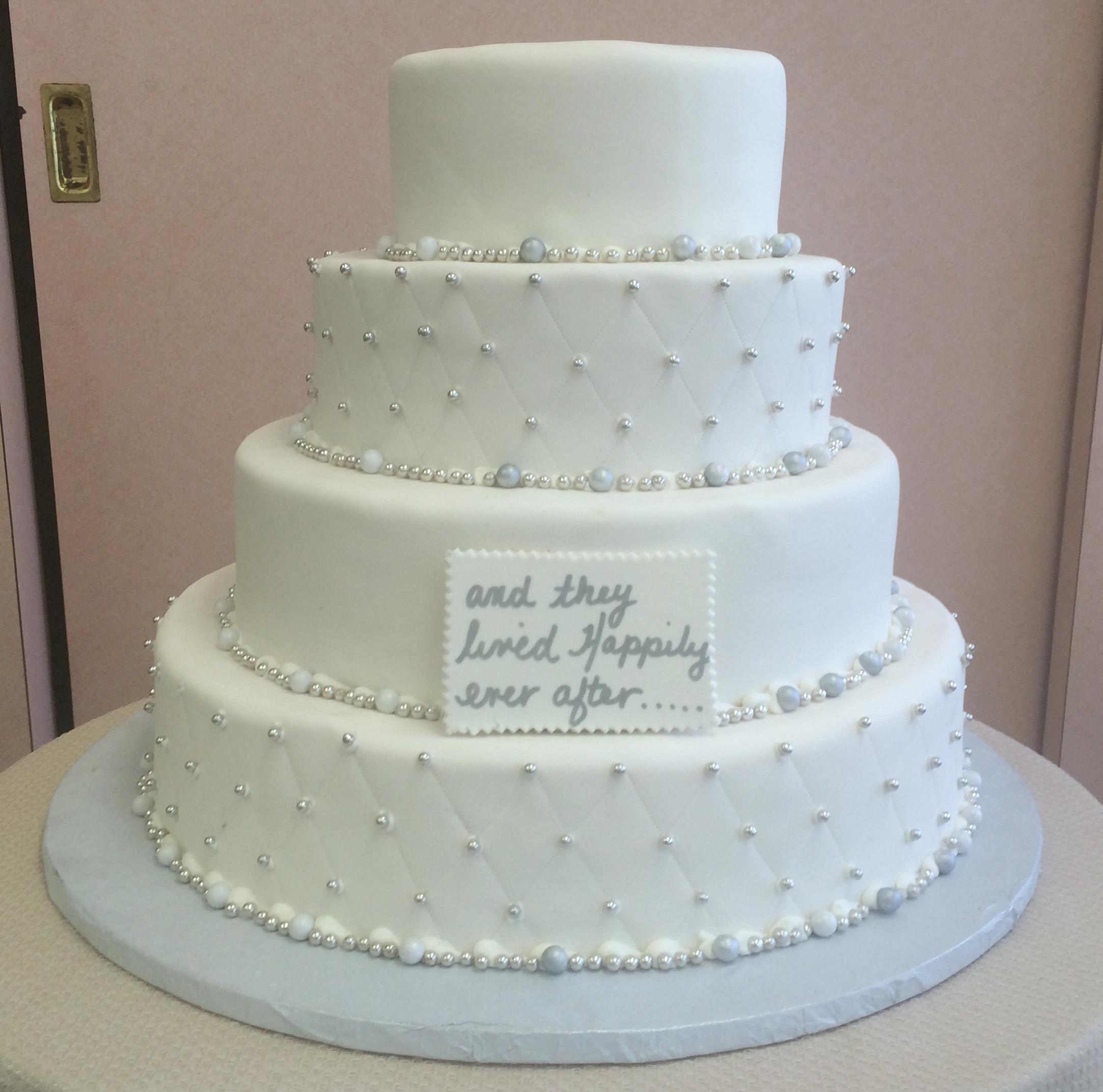 Rolled Fondant Quilted with Mixed Pearl Border.jpg