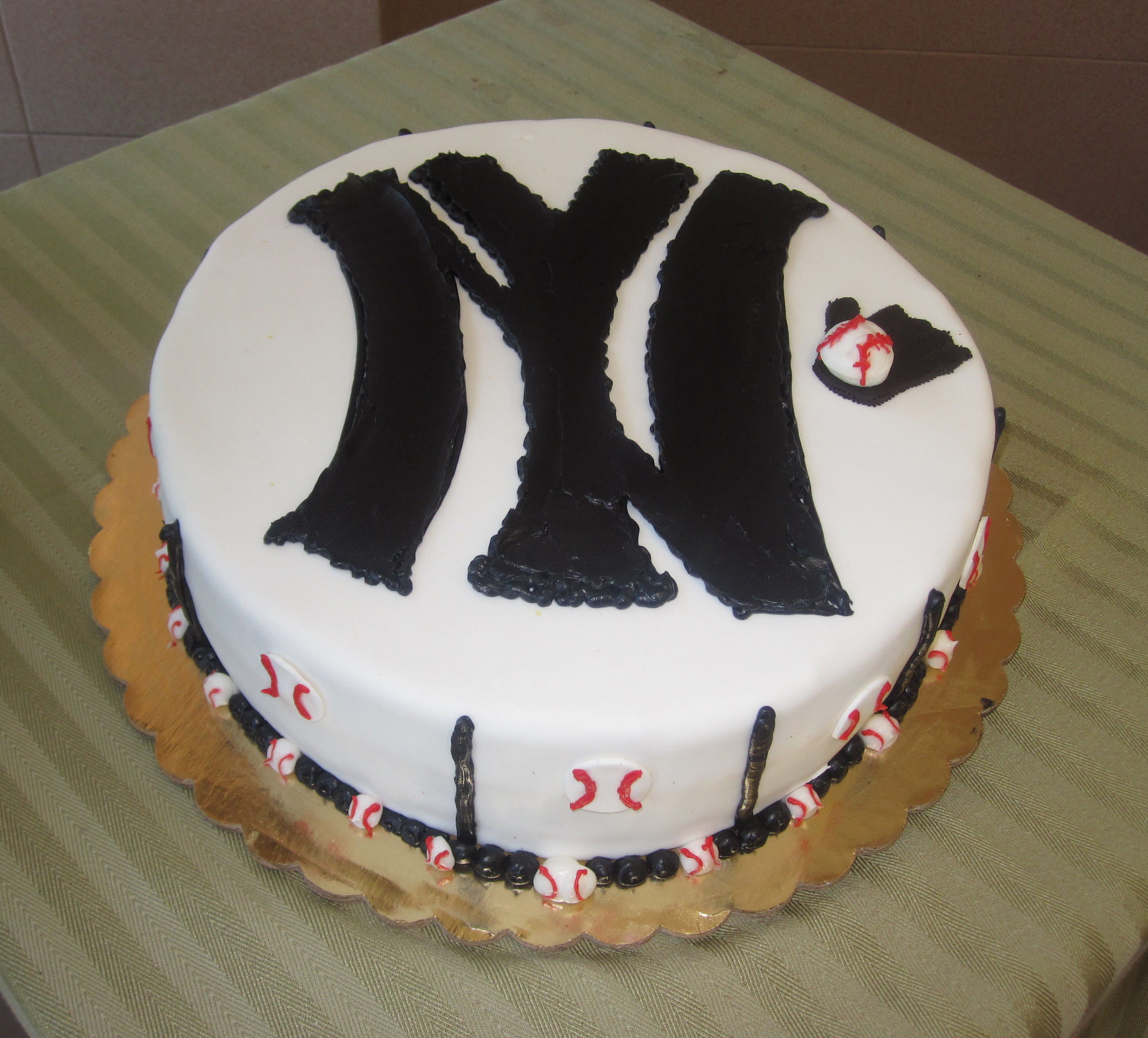 Baseball.Yankee Cake.JPG