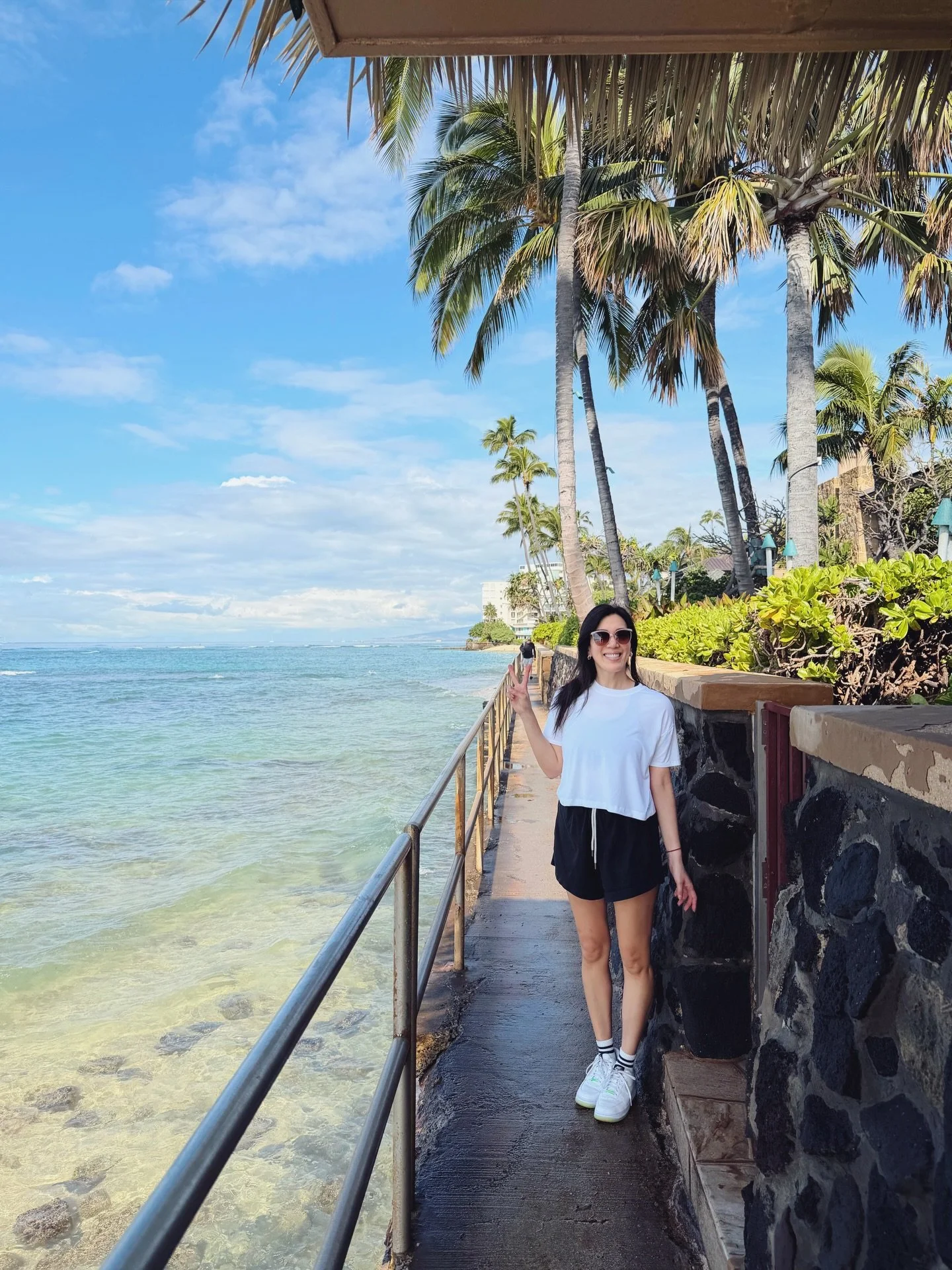 My Hawaii to-do list:
✔️Relax
✔️Eat poke
✔️Eat shave ice
✔️Look at the pretty water

Also:
Hawaiian people are so kind
Hawaiian papaya is elite 
Wild chickens everywhere 
Seeing a rainbow turns me into a kid