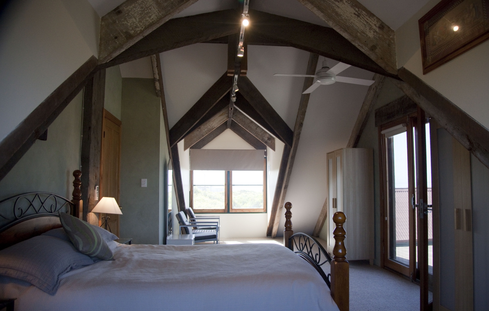 2014_Accom gallery 2 (1).jpg