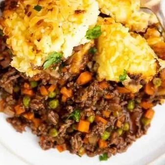 On the menu this week: Shepherds Pie.&nbsp;A family favourite that needs no explanation! Our menu is now live. Head to 🔗&nbsp;in bio to place your order today!