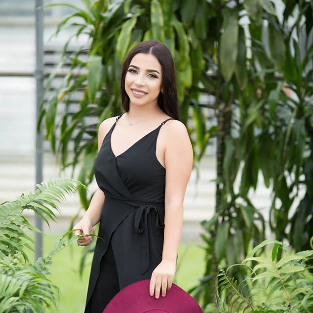 Are you #green with envy today over all of our beautiful senior photos?! Well you can be just as lucky as our clients and love your photos too. .
.
.
.
. #seniorphotography #smiles #seniors #seniorphotographer #graduationphotos #seniorphotos #highsch