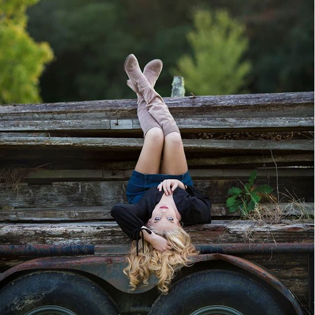 When life gets turned upside down sometimes we realize things we didn't see looking at it right side up! .
.
.
.
. 
#seniorphotography #smiles #seniors #seniorphotographer #graduationphotos #seniorphotos #highschooldays #graduationday #louisianasenio