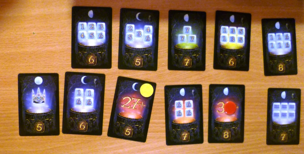The scoring cards, yellow and red have a card reserved