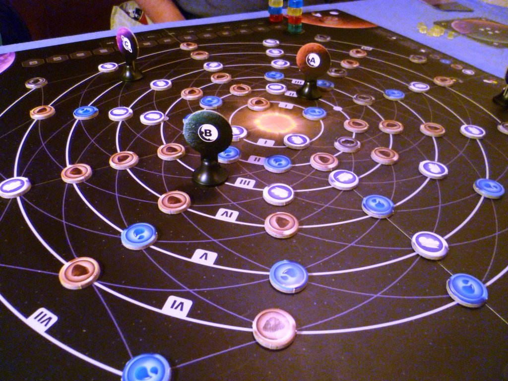 Planetarium at game-start. The lines show permitted paths of movement. The iconography can catch people out in their first game, after that it all becomes second nature.