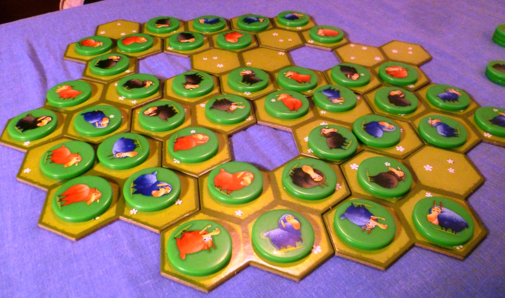End of a game of Battle Sheep Red suffered badly by being double teamed early in the game, you can even see some of the sheep crying.