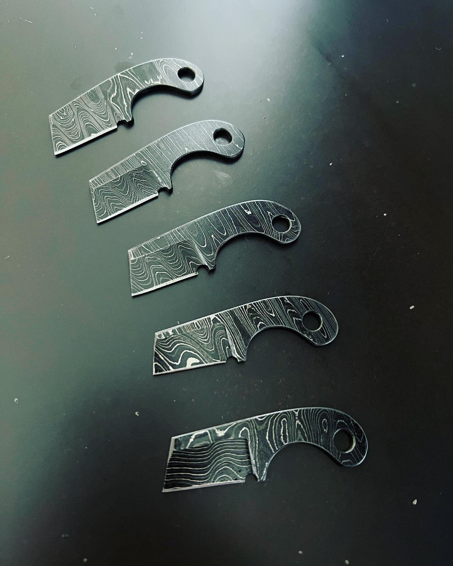 5-piece groomsmen set of Damascus Derringers that we recently put together for a custom order. These are very handy little pocket tools and make for great gifts. We carry a number of different finish options in our online store (link in bio) if you&r