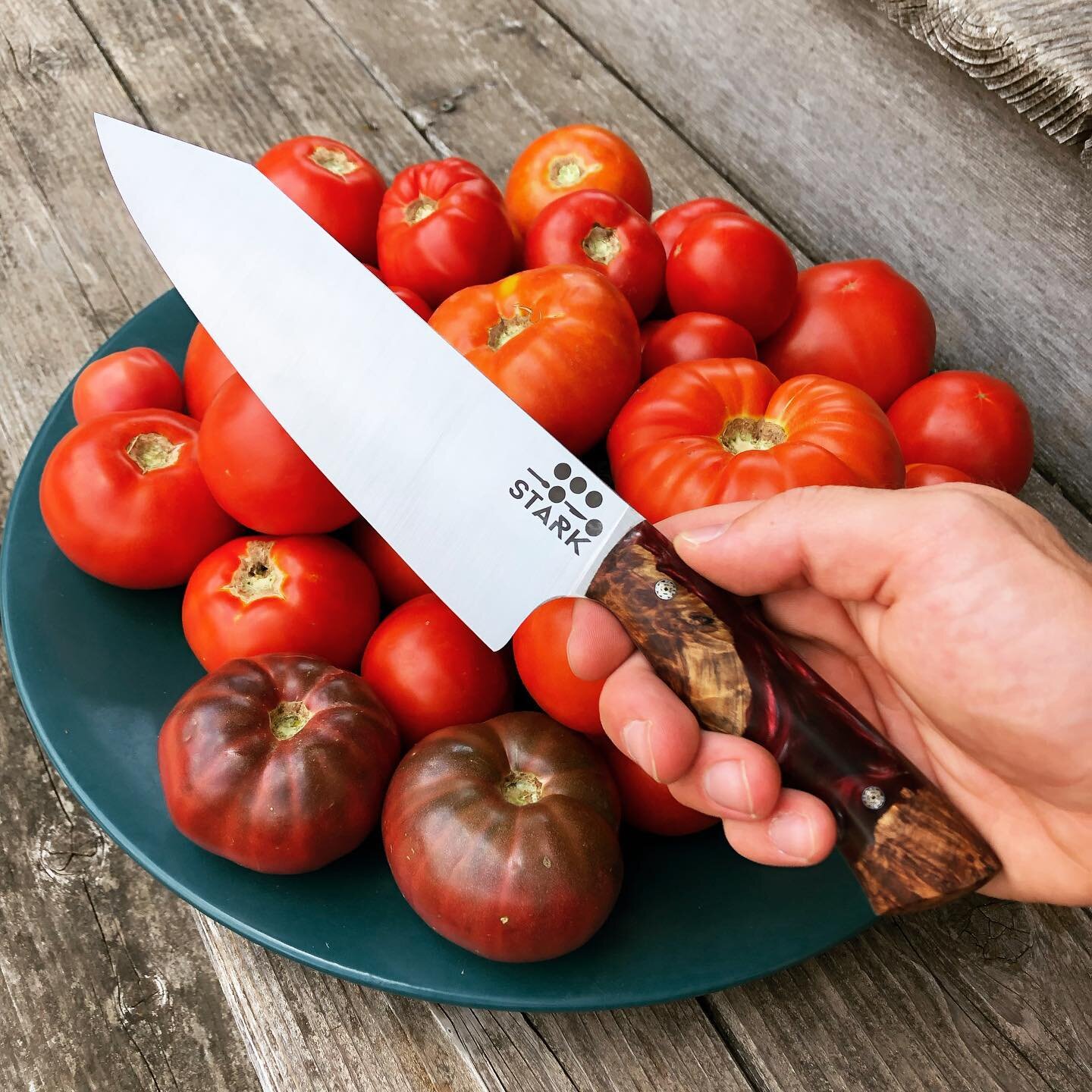 Anyone else ready for summer? Definitely looking forward to garden tomato days to have some good material for chef&rsquo;s knife slicing videos. 😉 Hope you&rsquo;re all having a nice Friday!