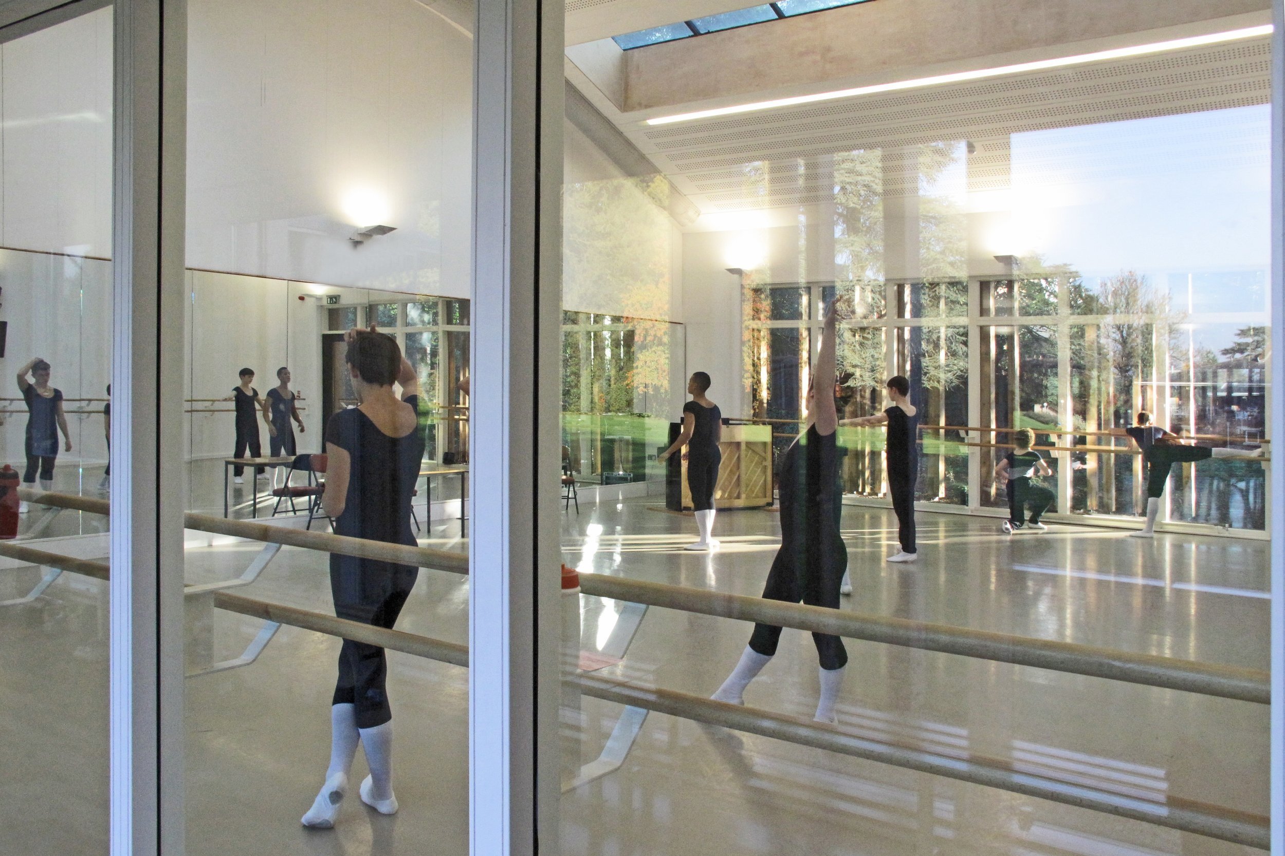 Dancers+in+Studio.jpg