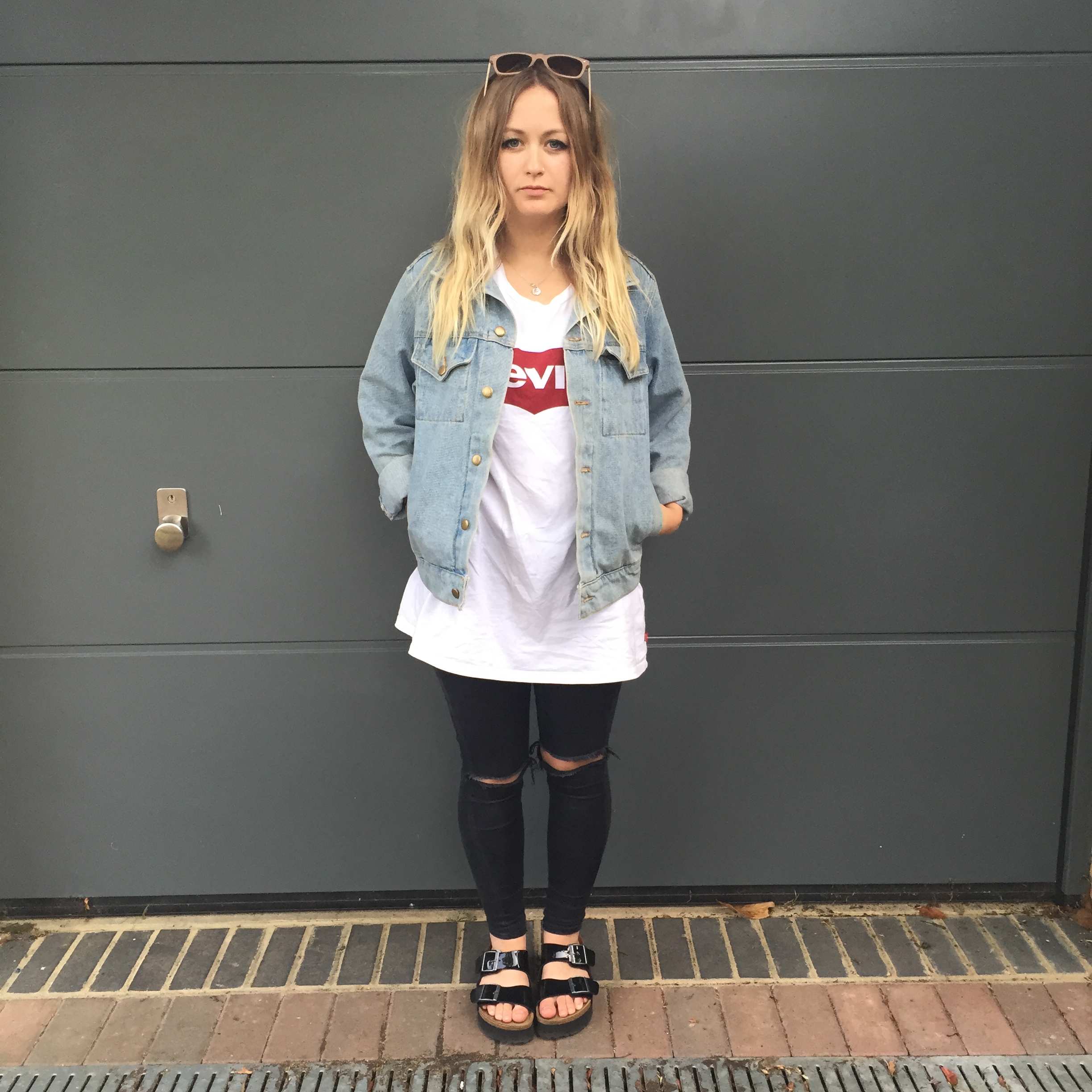 levis tshirt outfit