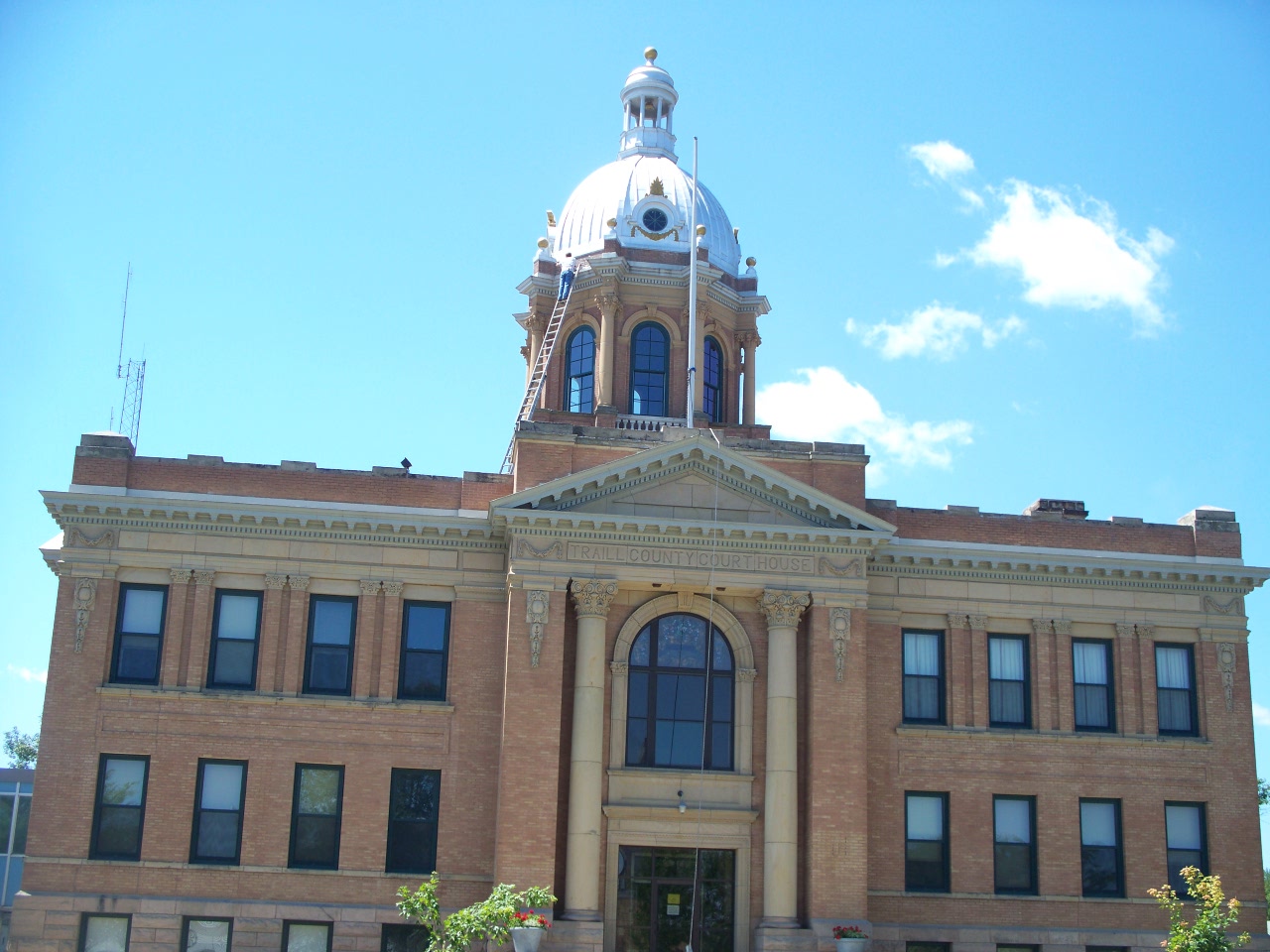 Traill courthouse full pic.jpg