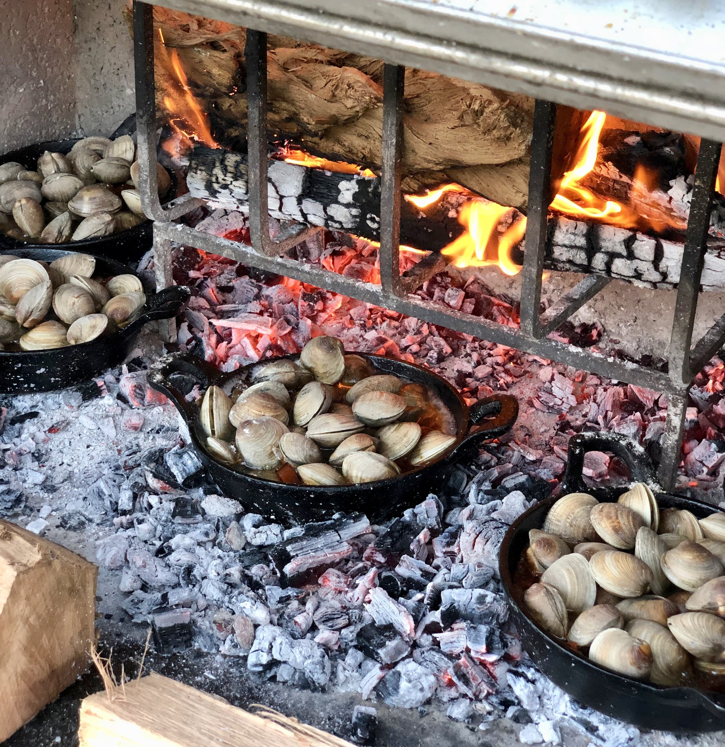 Fire roasted clams