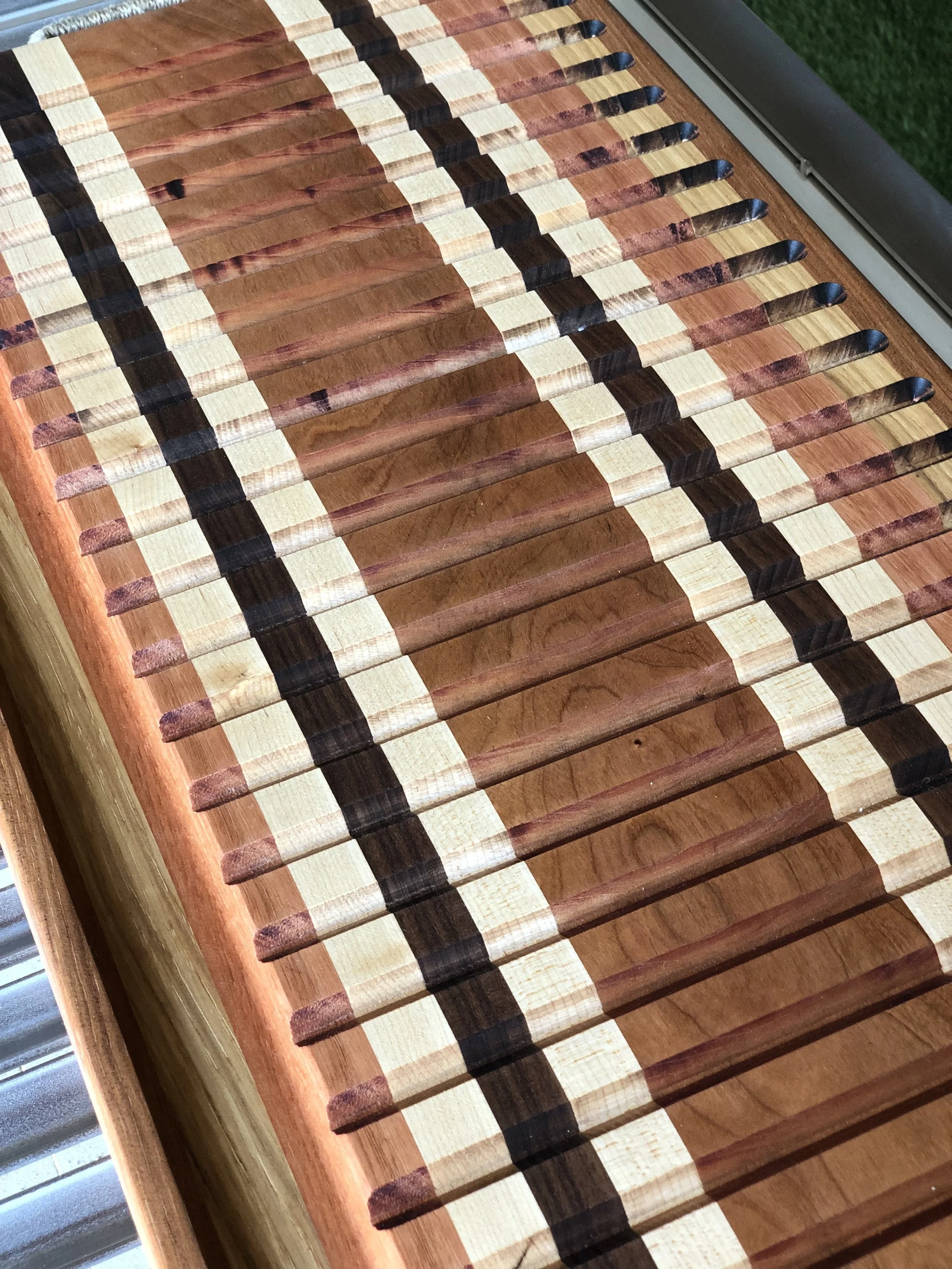 Asado style carving board