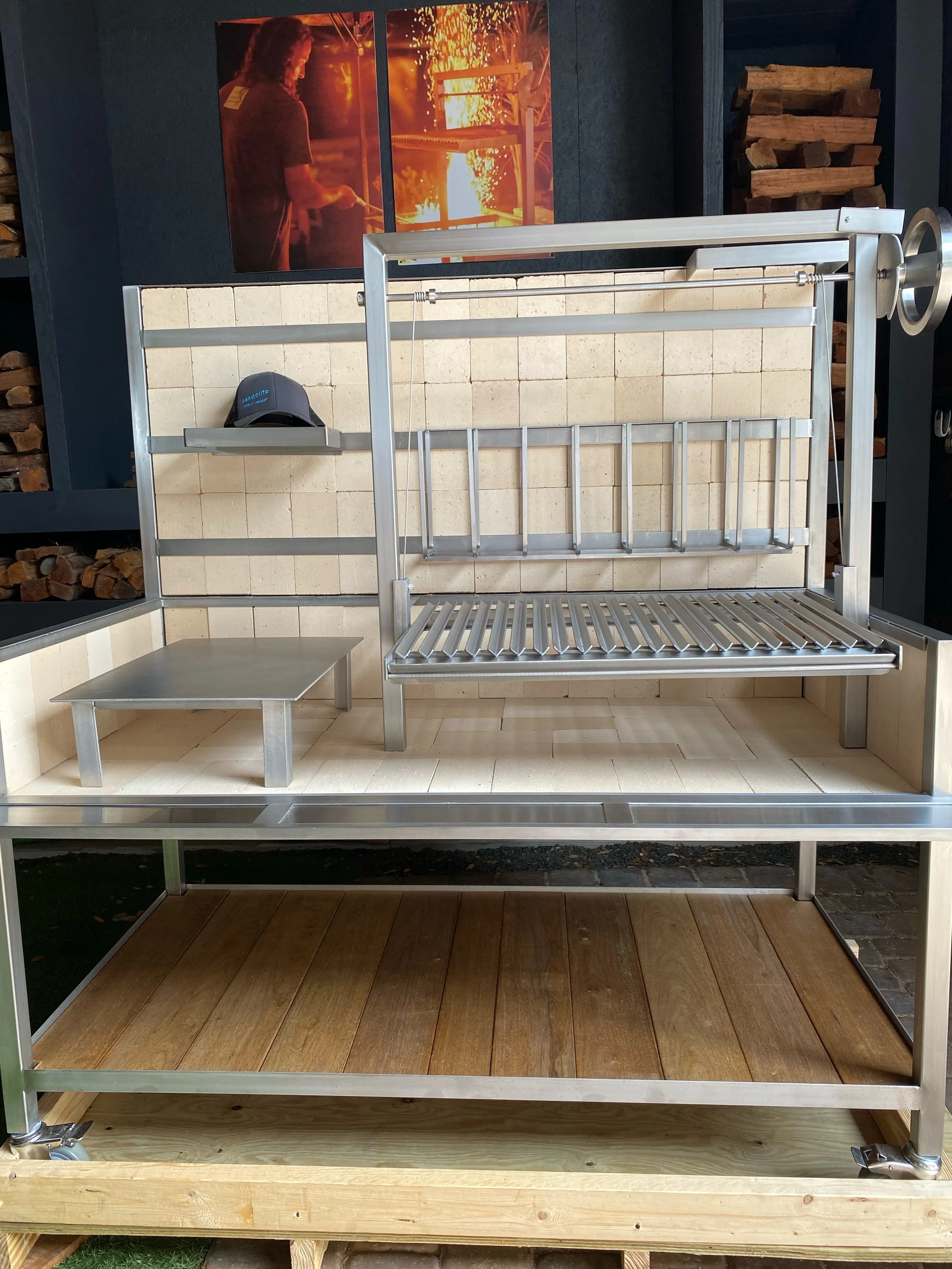 The perfect Argentine grill for the creative grill master. Stainless steel Gaucho grill with plancha and flex space.