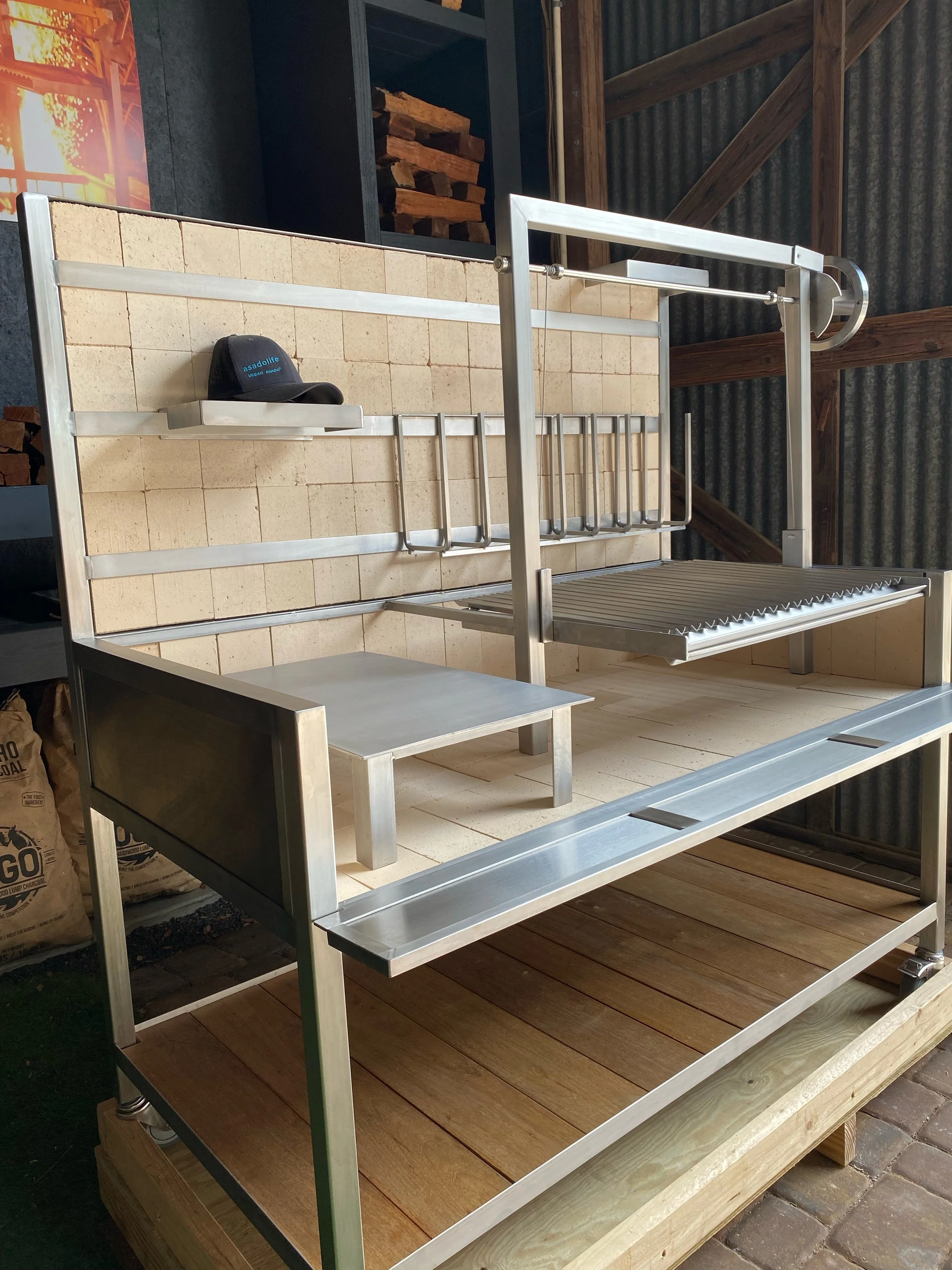 The perfect Argentine grill for the creative grill master. Stainless steel Gaucho grill with plancha and flex space.