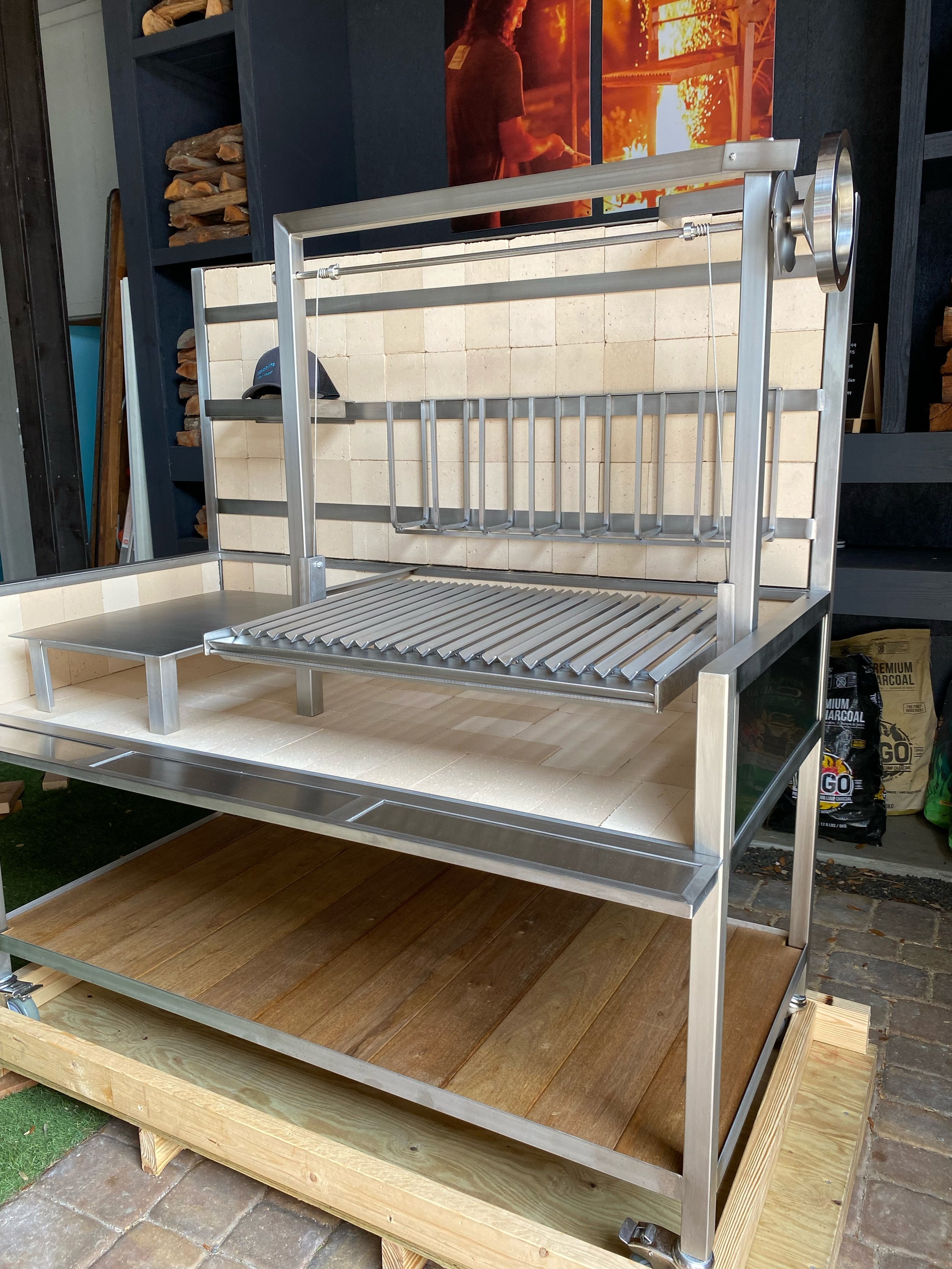 The perfect Argentine grill for the creative grill master. Stainless steel Gaucho grill with plancha and flex space.