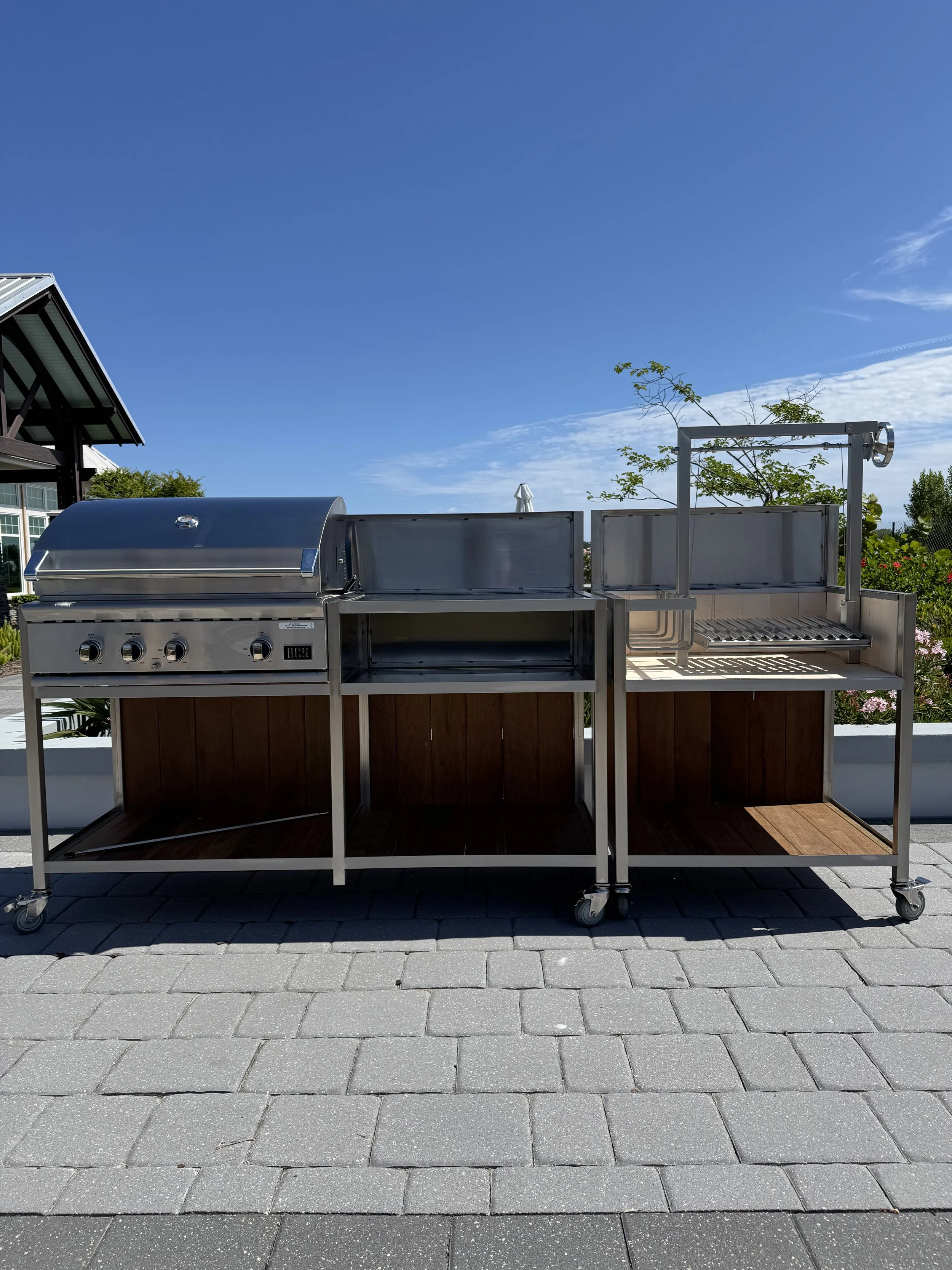 UA Custom Grill Table & 320 5.jpeg