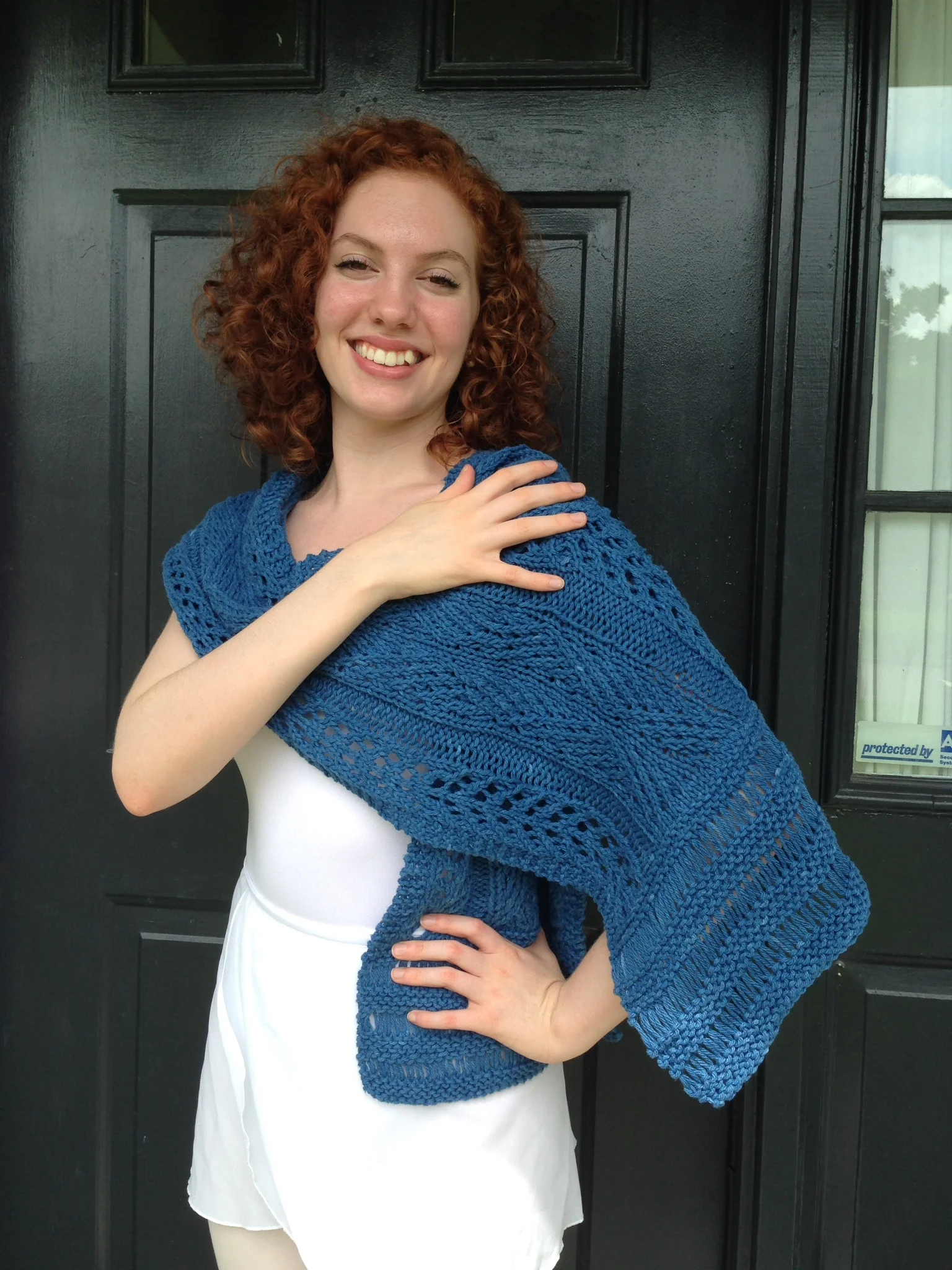 Some lace, some textured stitches, some drop stitch action on each end...there's always something going on!