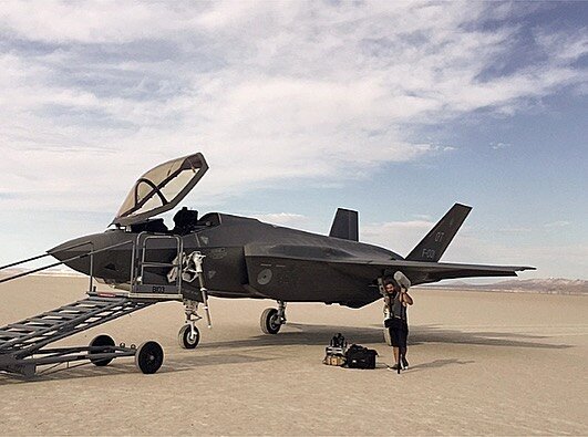 Recording the F-35 fighter jet for the @netherlands_airforce 📸 @paulozgur
.
.
.
.
.
.
.
#locationsound #okboomersound #airforce #vice #f35 #jet #lakebed #soundforpicture #sounddesign