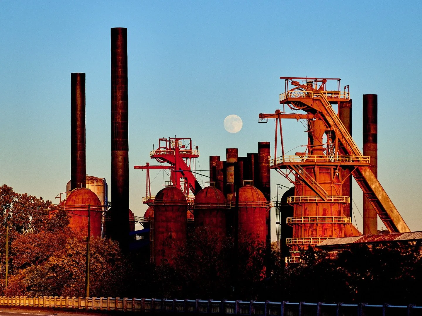 Leave it to The Beaver Moon to make you smile today. A great view of perigee at Birmingham&rsquo;s Sloss Furnace. 

#FullMoon #AstroPhotographer #BeaverMoon #Supermoon #MoonPhotography #SlossFurnance #BirminghamLandmarks

Camera: @nikonusa z8
Lens: @