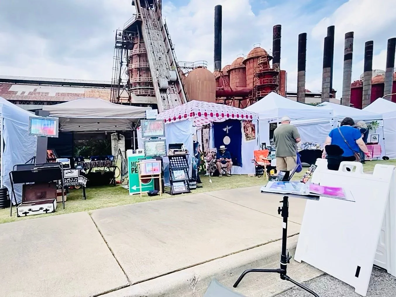Officially a Festival Artist. Magic City Art Connection is at Sloss Furnaces this weekend. 

It&rsquo;s my first festival ever! Booth 306.. And it&rsquo;s my birthday Sunday. Please and thank you for making it out, buying Hand-Crafted art &hellip; an
