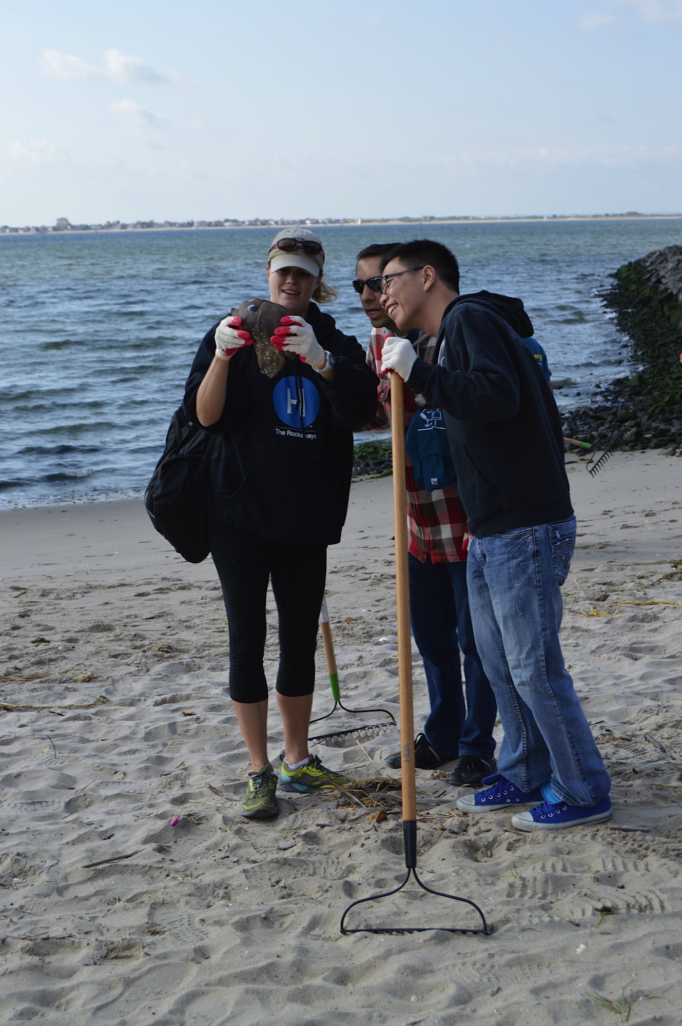 Volunteers at Plumb Beach learn about the wildlife and habitats they help to restore. 