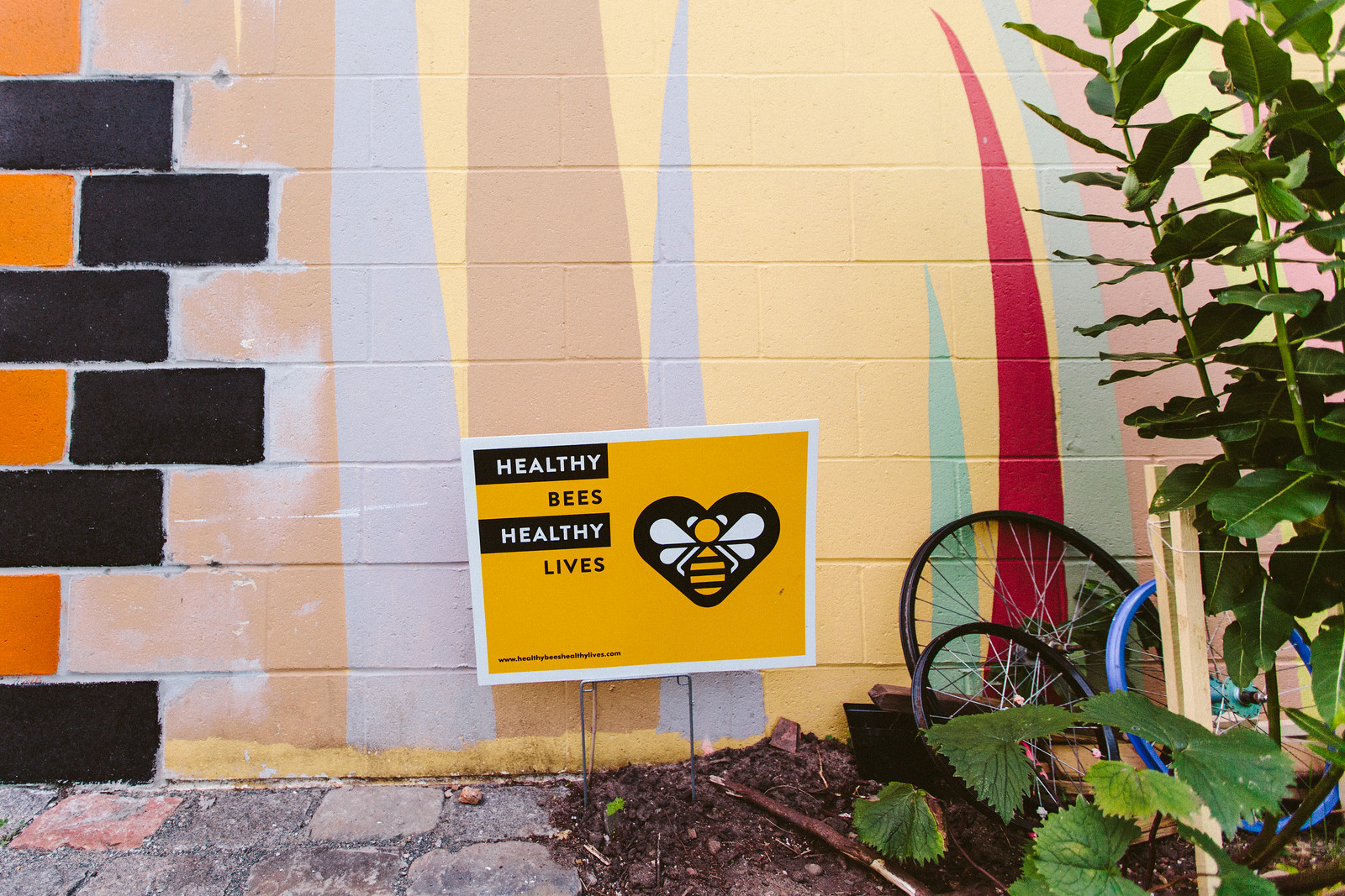 Healthy Bees Healthy Lives yard sign. 